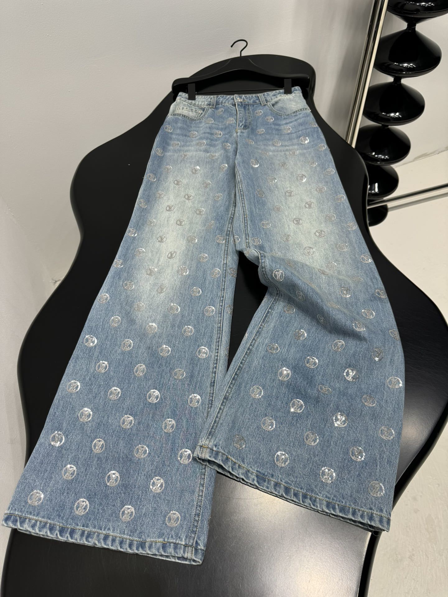Jeans mit geradem Bein und Allover-Print