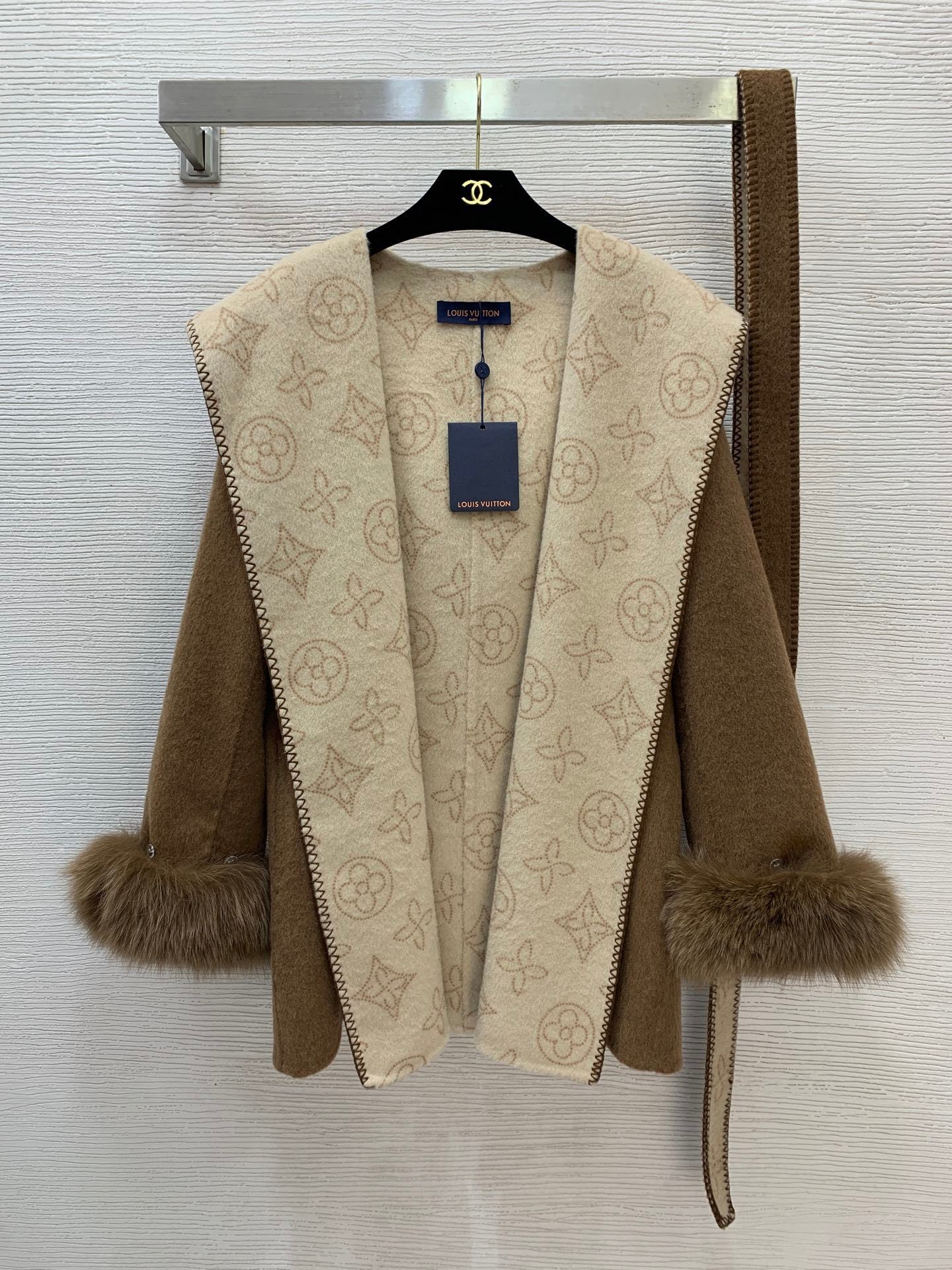 BELTED HOODED COAT WITH FUR-TRIM SLEEVES