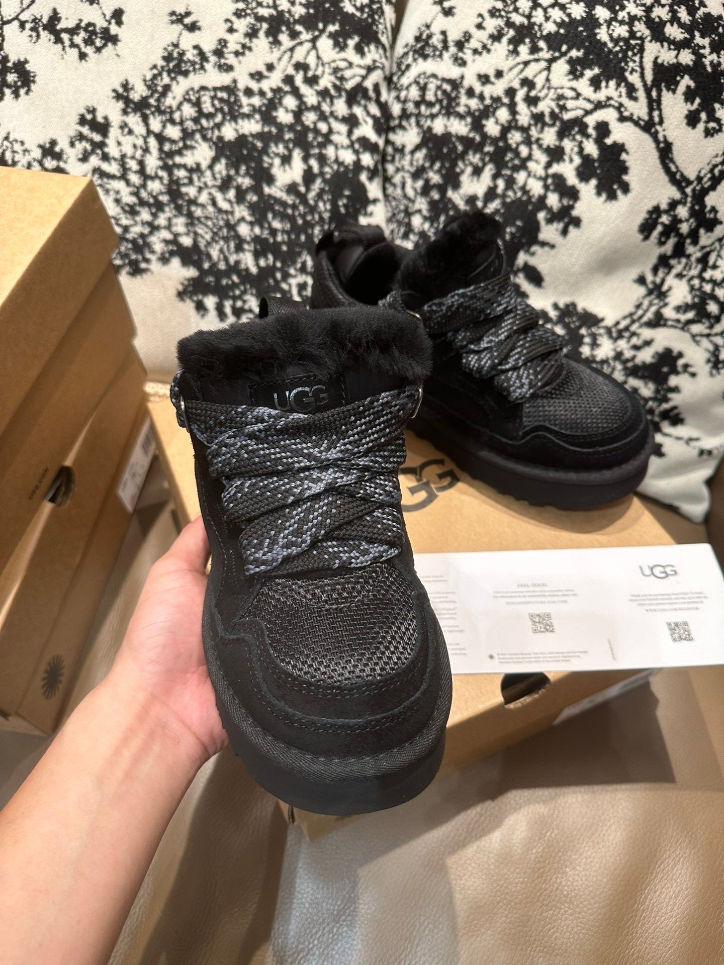 COZY PLATFORM SNEAKERS – BLACK