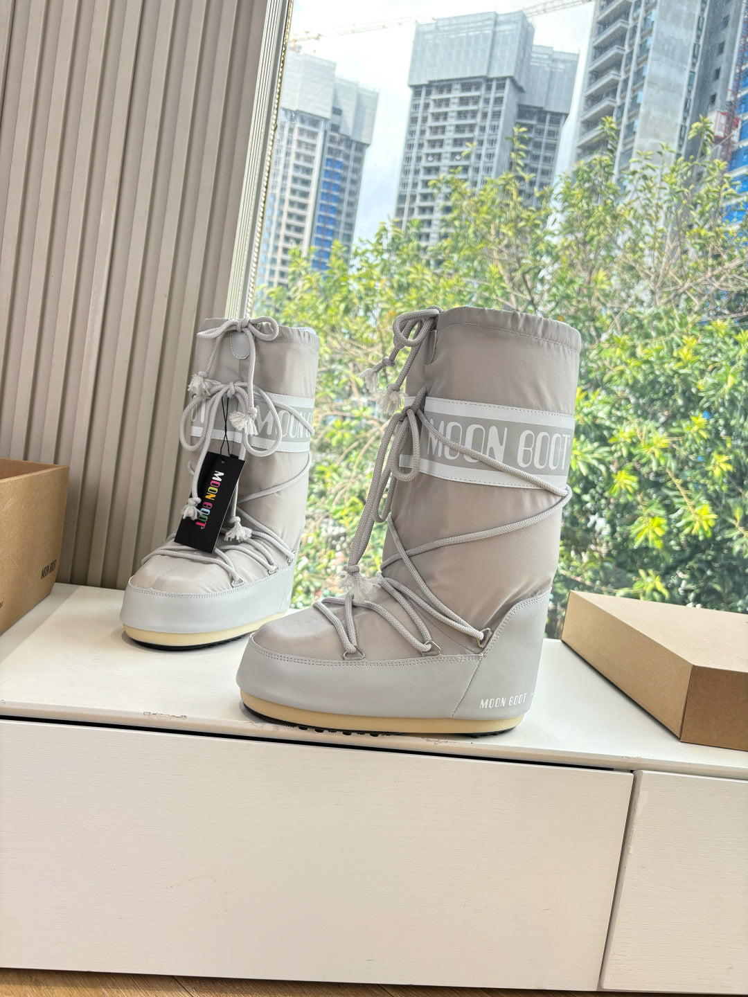 LIGHT GREY INSULATED WINTER BOOTS