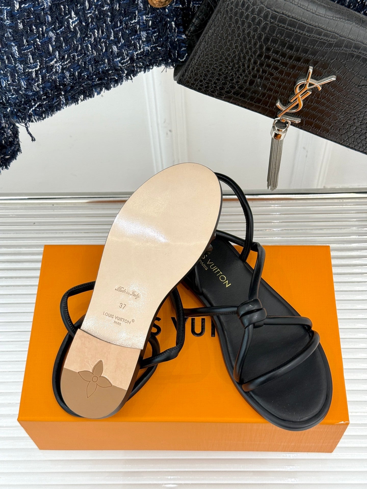 MINIMAL KNOT STRAP FLAT SANDALS – BLACK