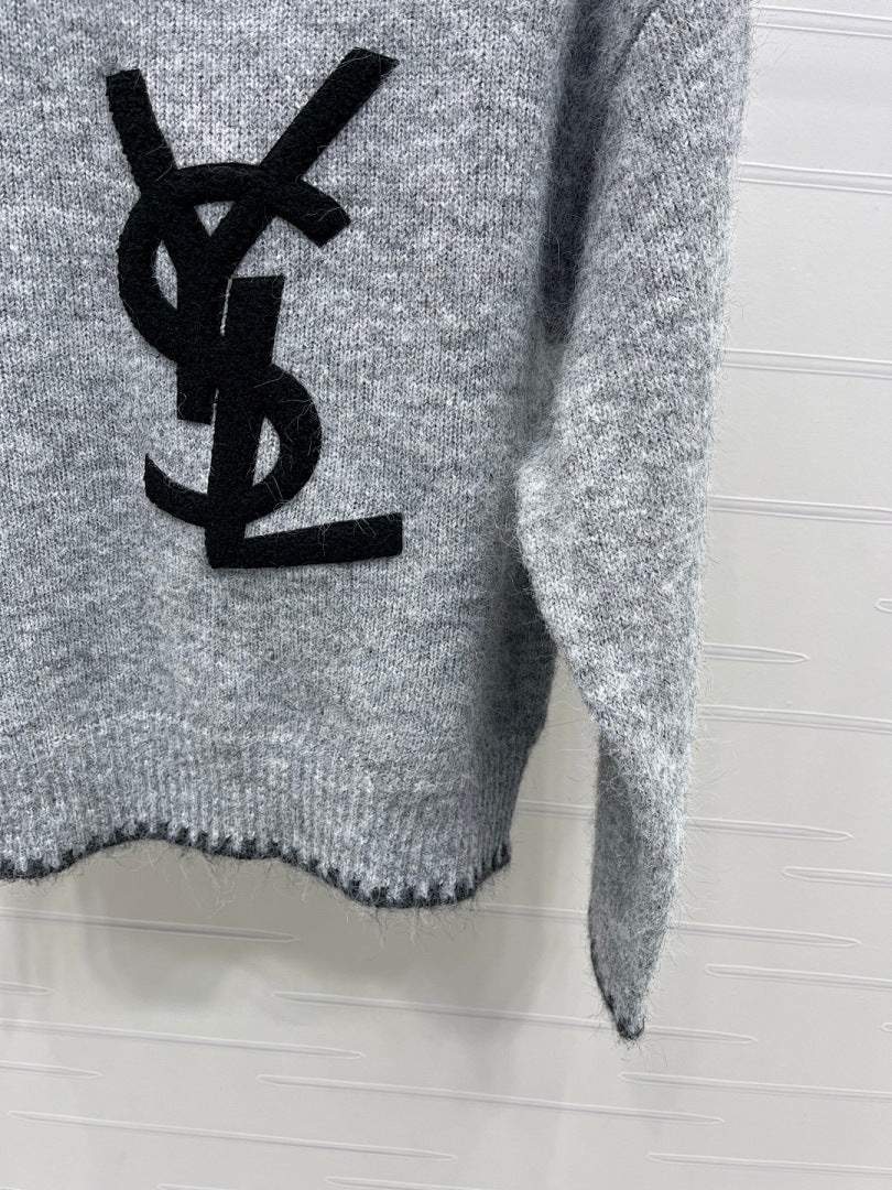 LOGO CREW NECK KNIT SWEATER