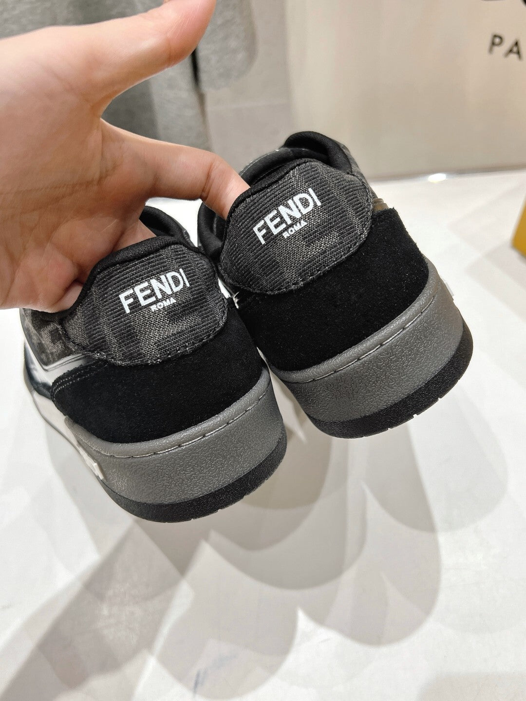 BLACK LOW-TOP URBAN SNEAKERS WITH TONAL DETAILING