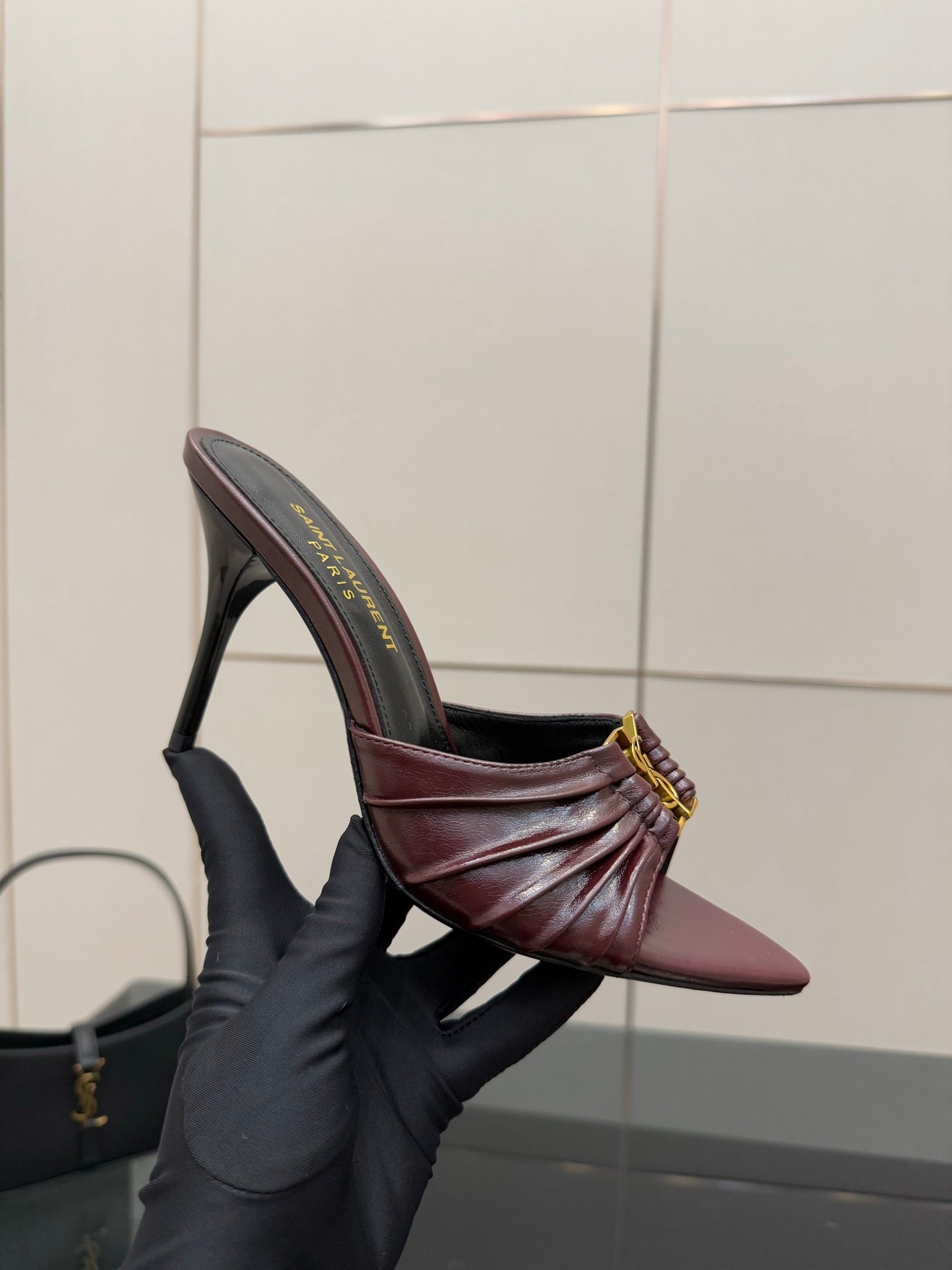 ELEGANT HEELED MULES