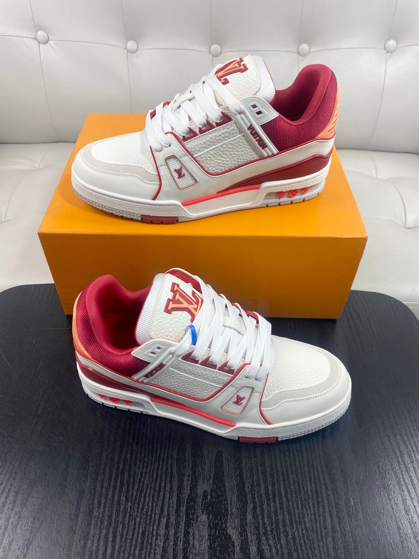 WHITE LOW-TOP SNEAKERS WITH RED ACCENTS