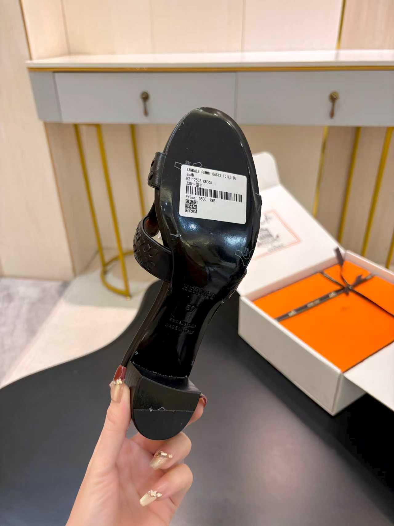 BLACK LEATHER HEELED SLIDE SANDALS