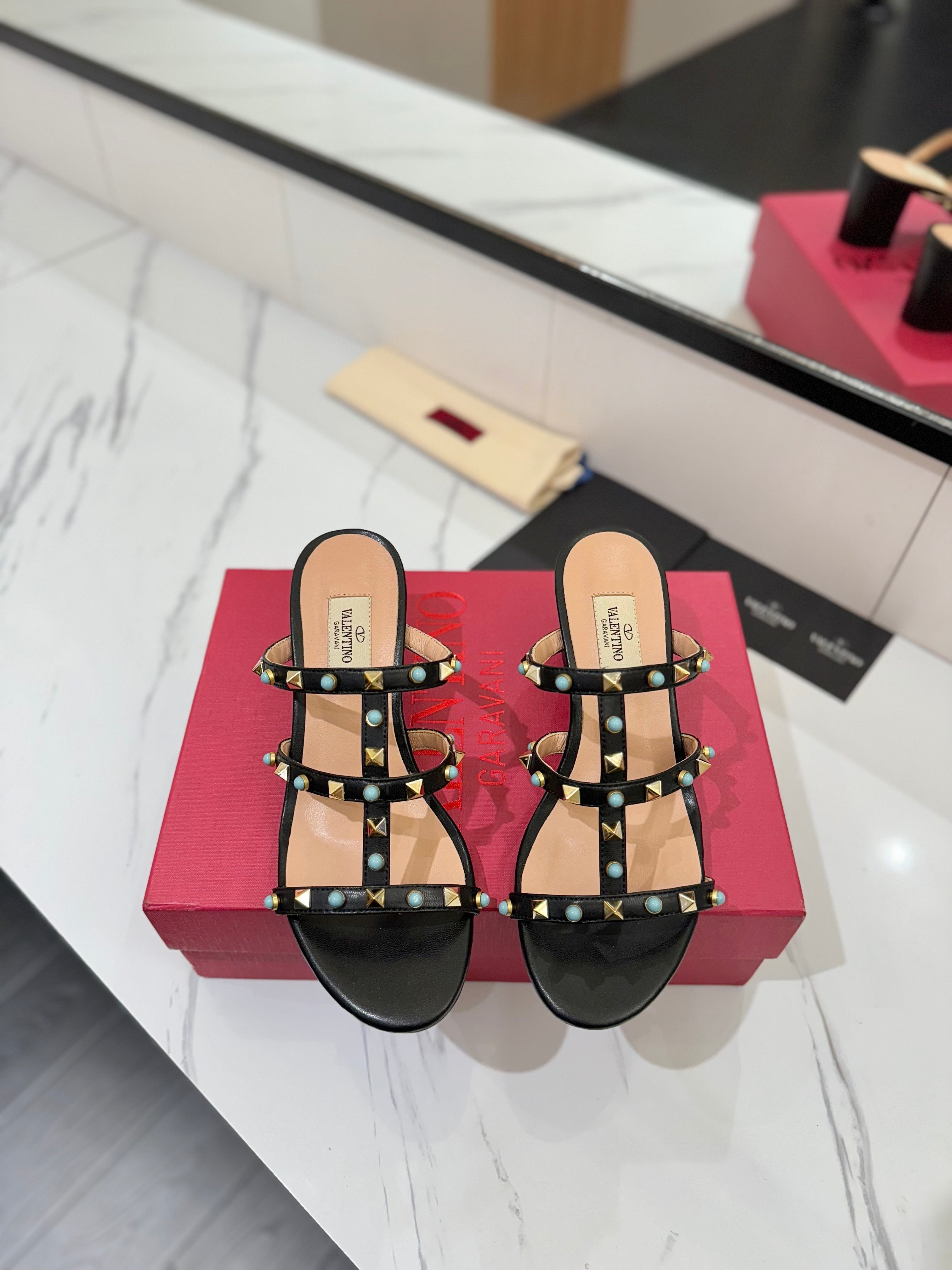 STUDDED STRAP MID-HEEL SANDALS – BLACK WITH TURQUOISE DETAILS