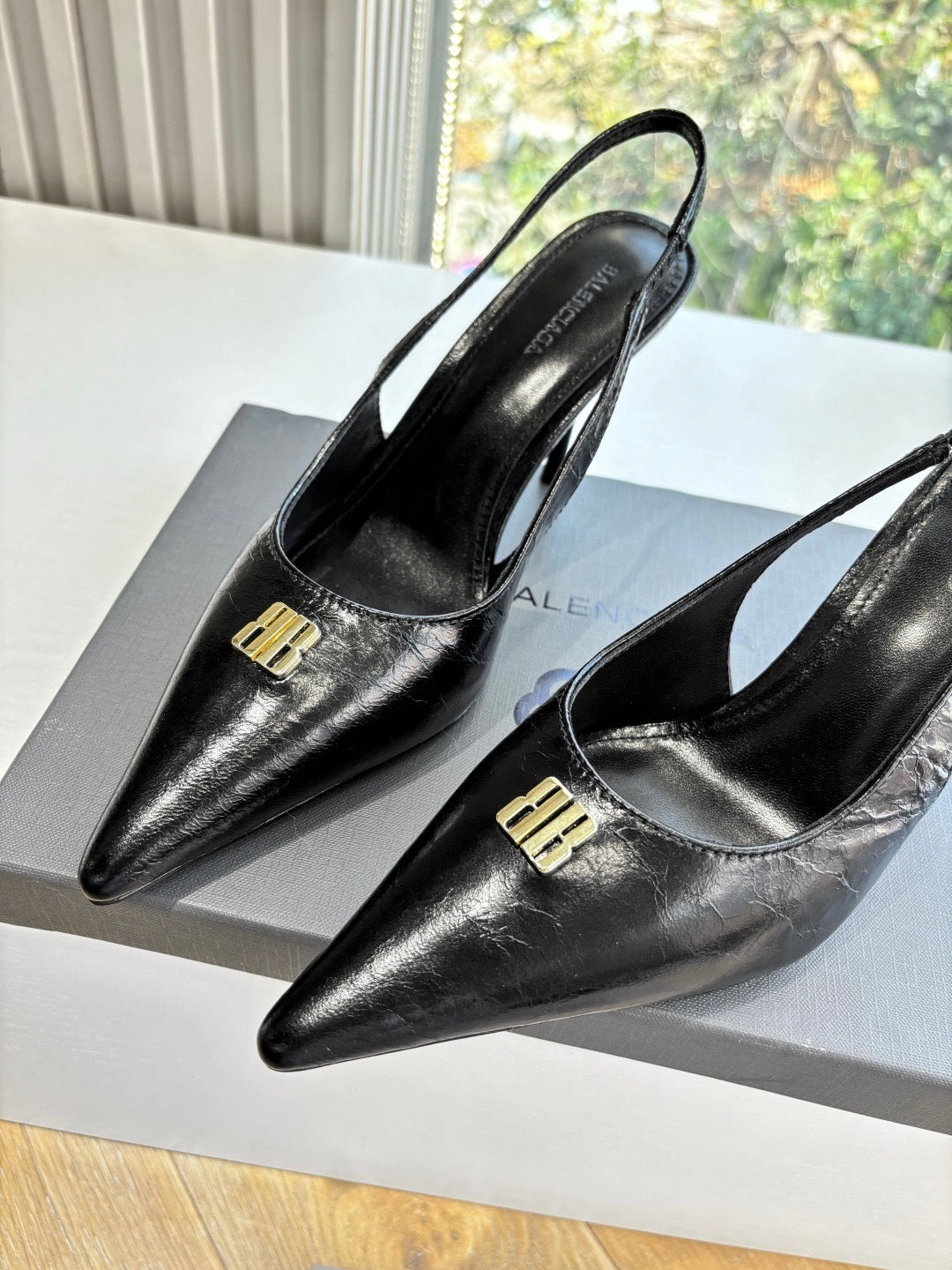 CLASSIC BLACK POINTED-TOE SLINGBACK STILETTO HEELS