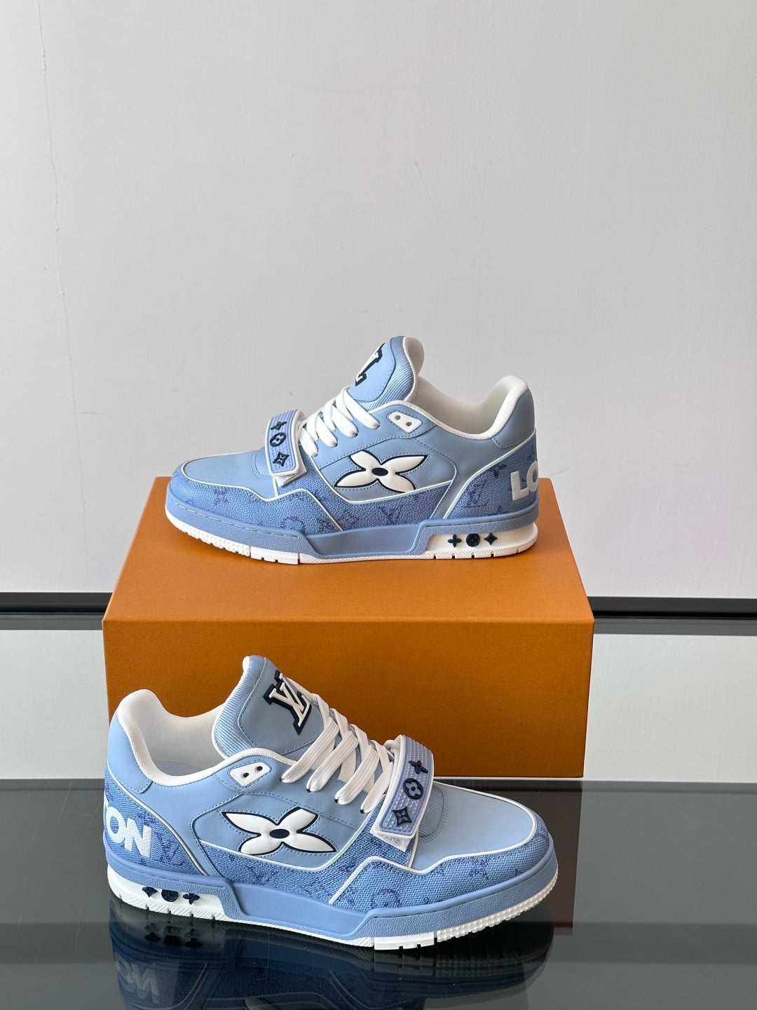 LIGHT BLUE CHUNKY SNEAKERS