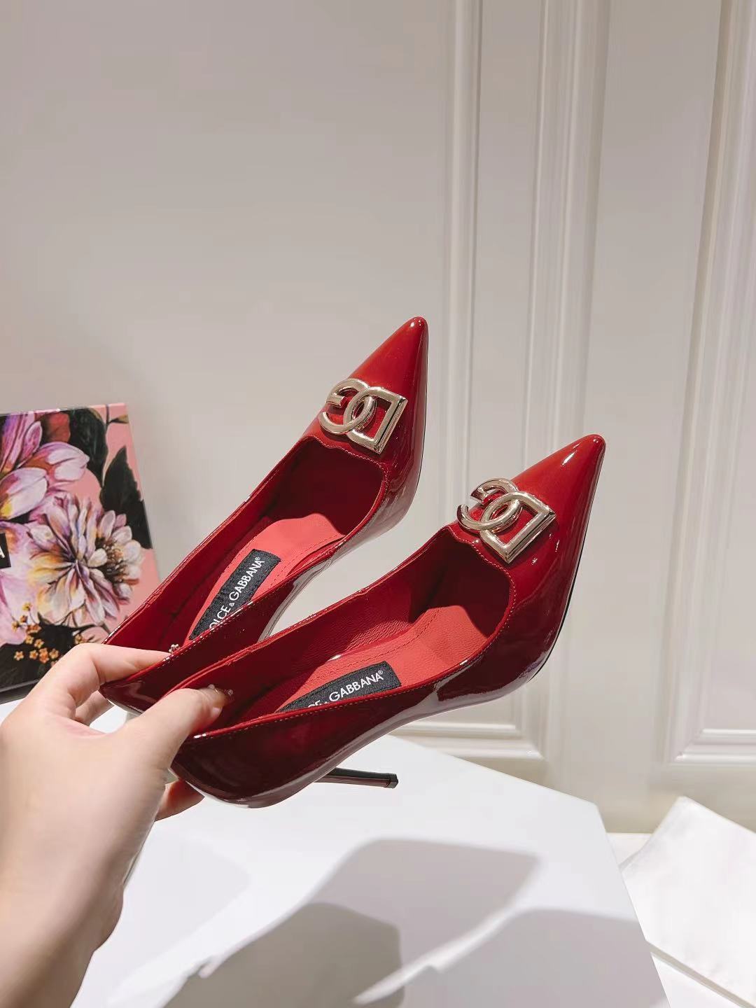 RED PATENT POINTED TOE HEEL PUMPS