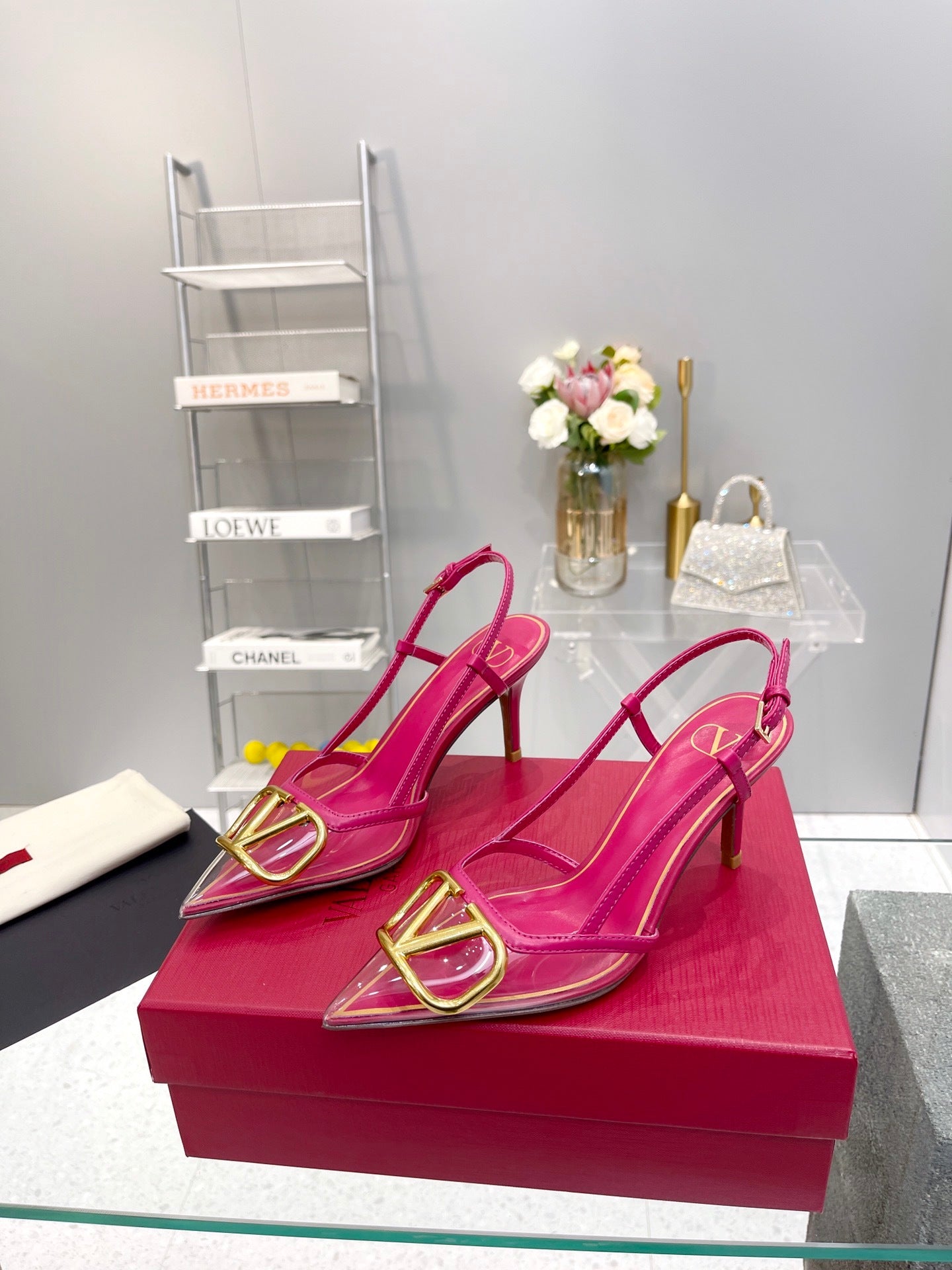 CLEAR SLINGBACK HEELS – HOT PINK WITH GOLD LOGO DETAIL