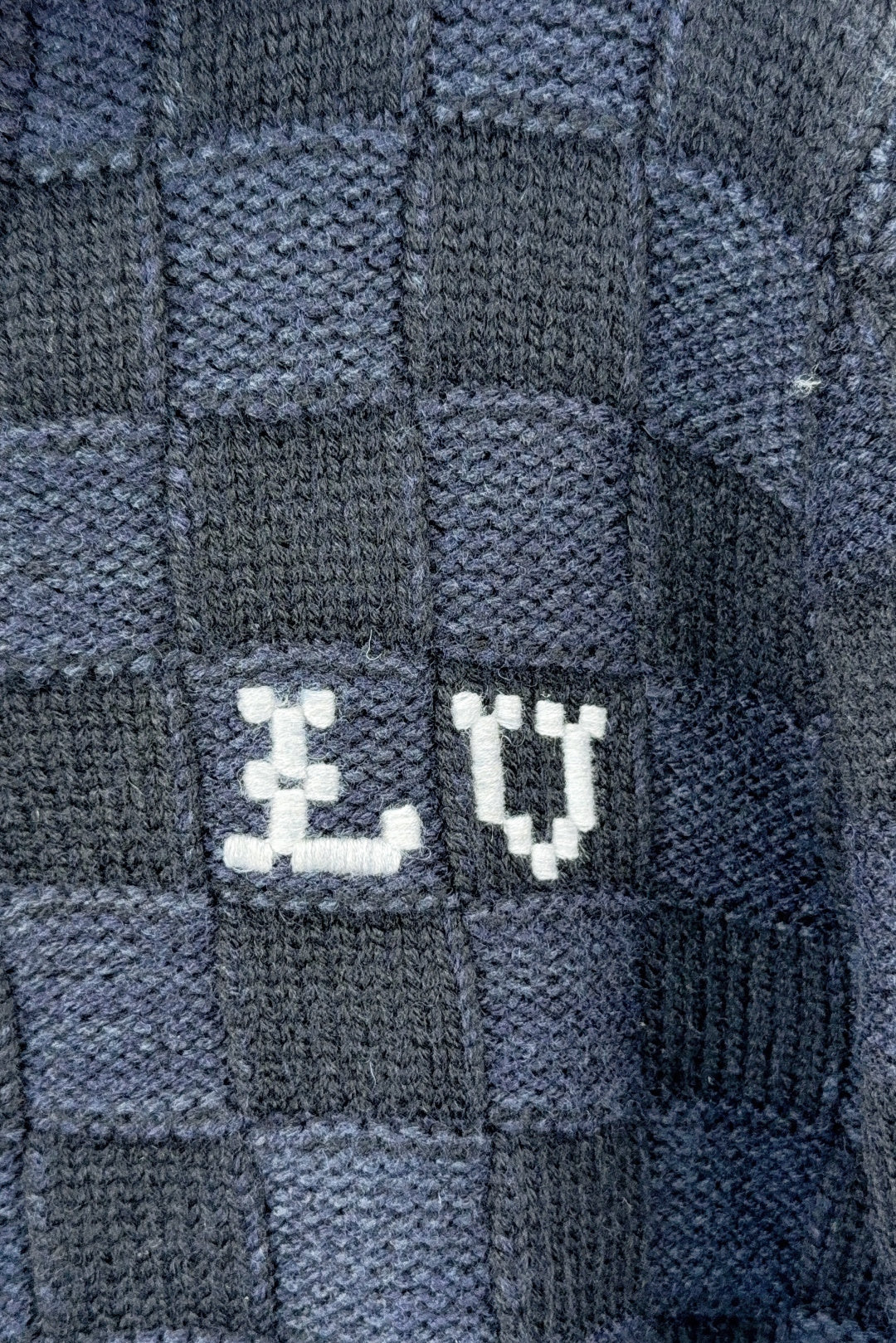 STRICKJACKE MIT REISSVERSCHLUSS UND STRUKTURIERTEM KRAGEN MIT KONTRASTKragen