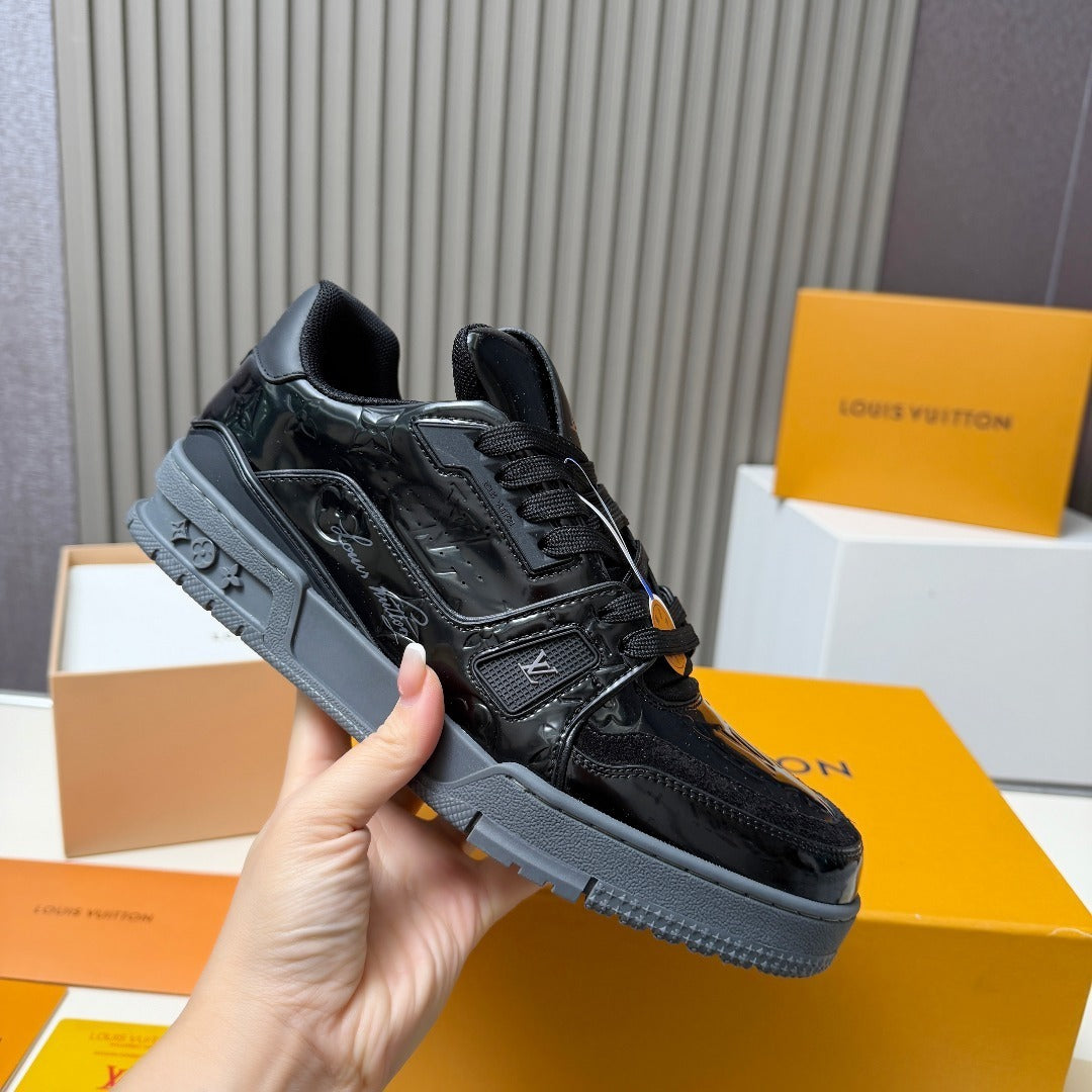 BLACK GLOSS LOW-TOP SNEAKERS WITH SCULPTED SOLE