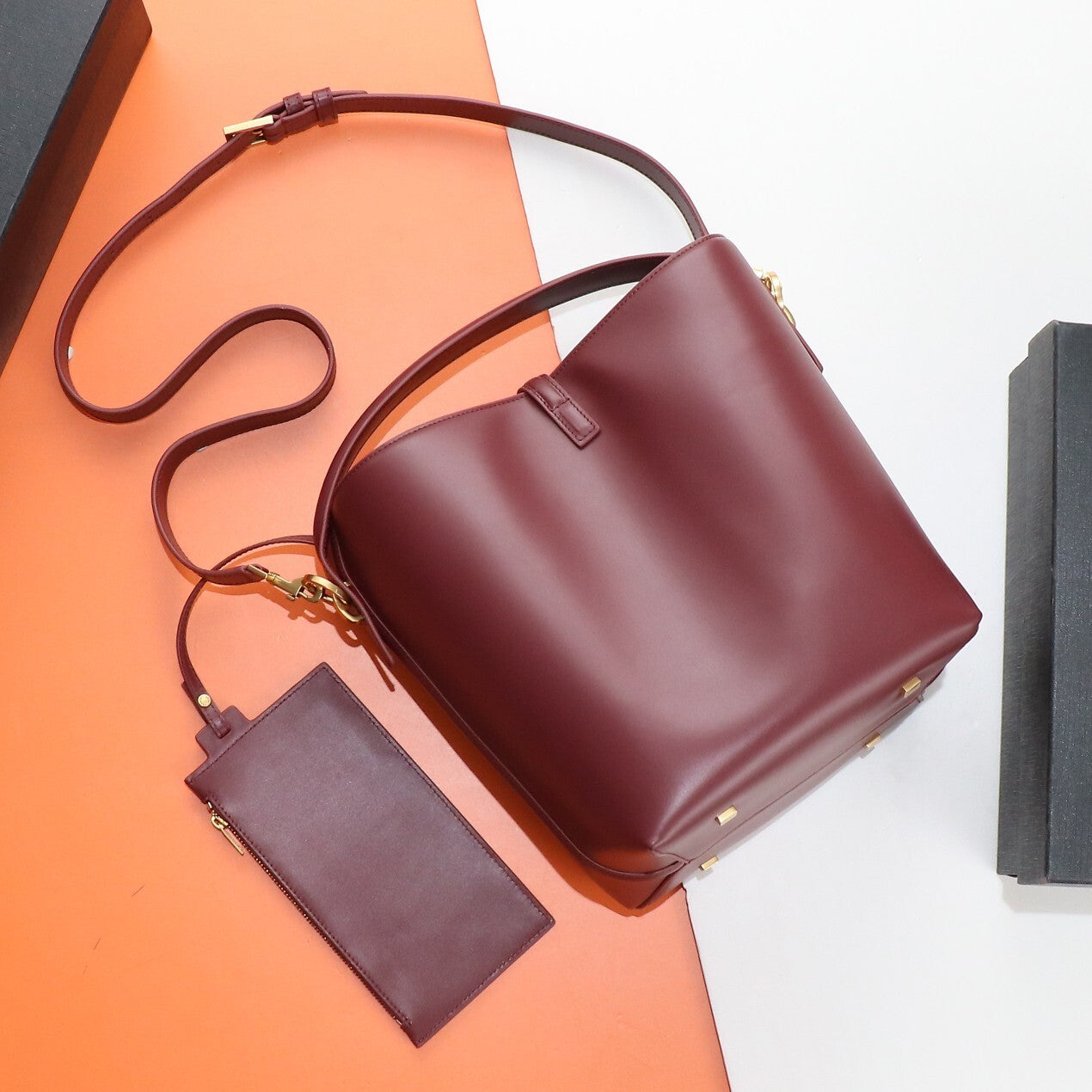 SMOOTH LEATHER BUCKET BAG