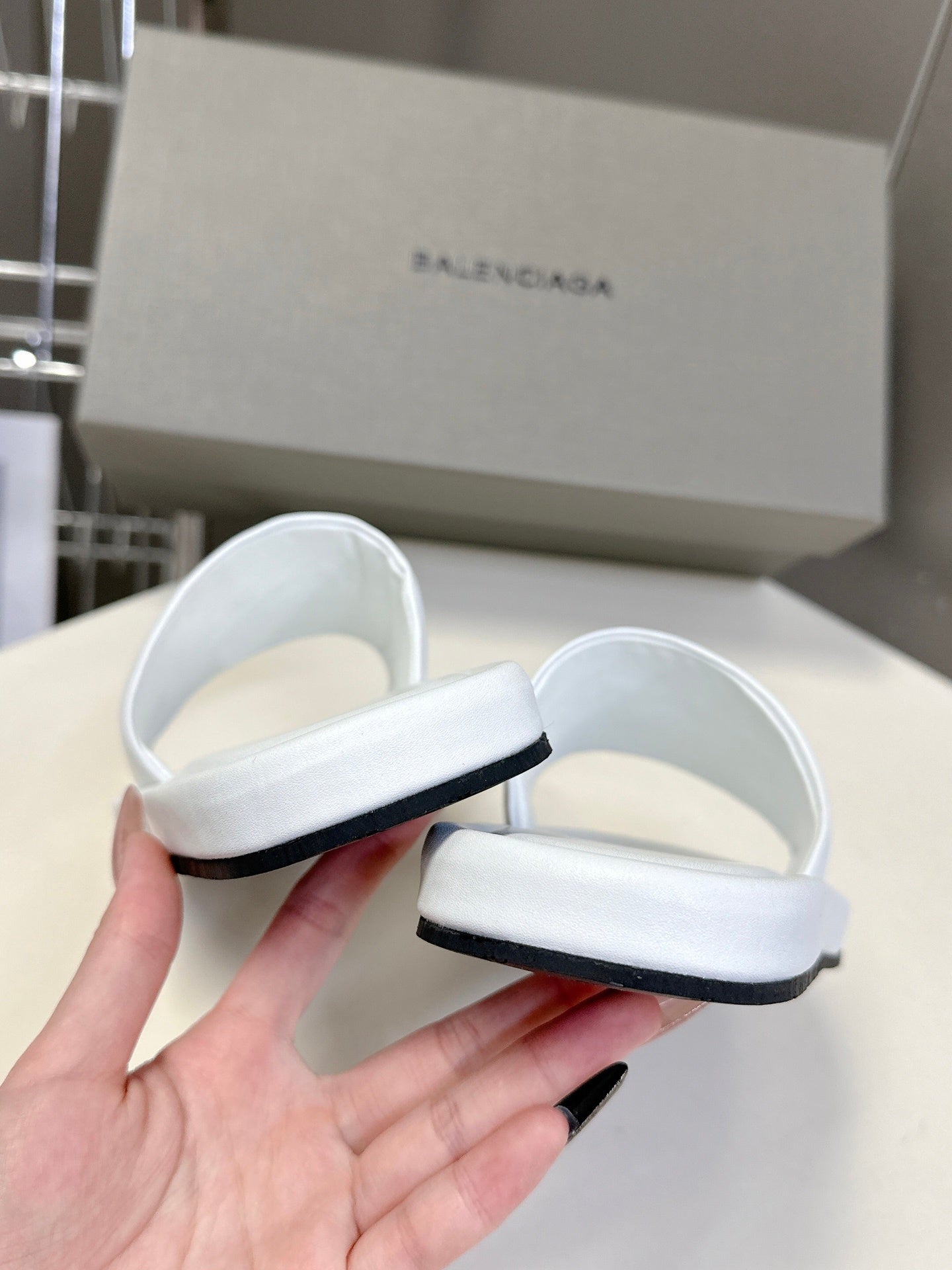 WHITE LOGO SLIDE SANDALS