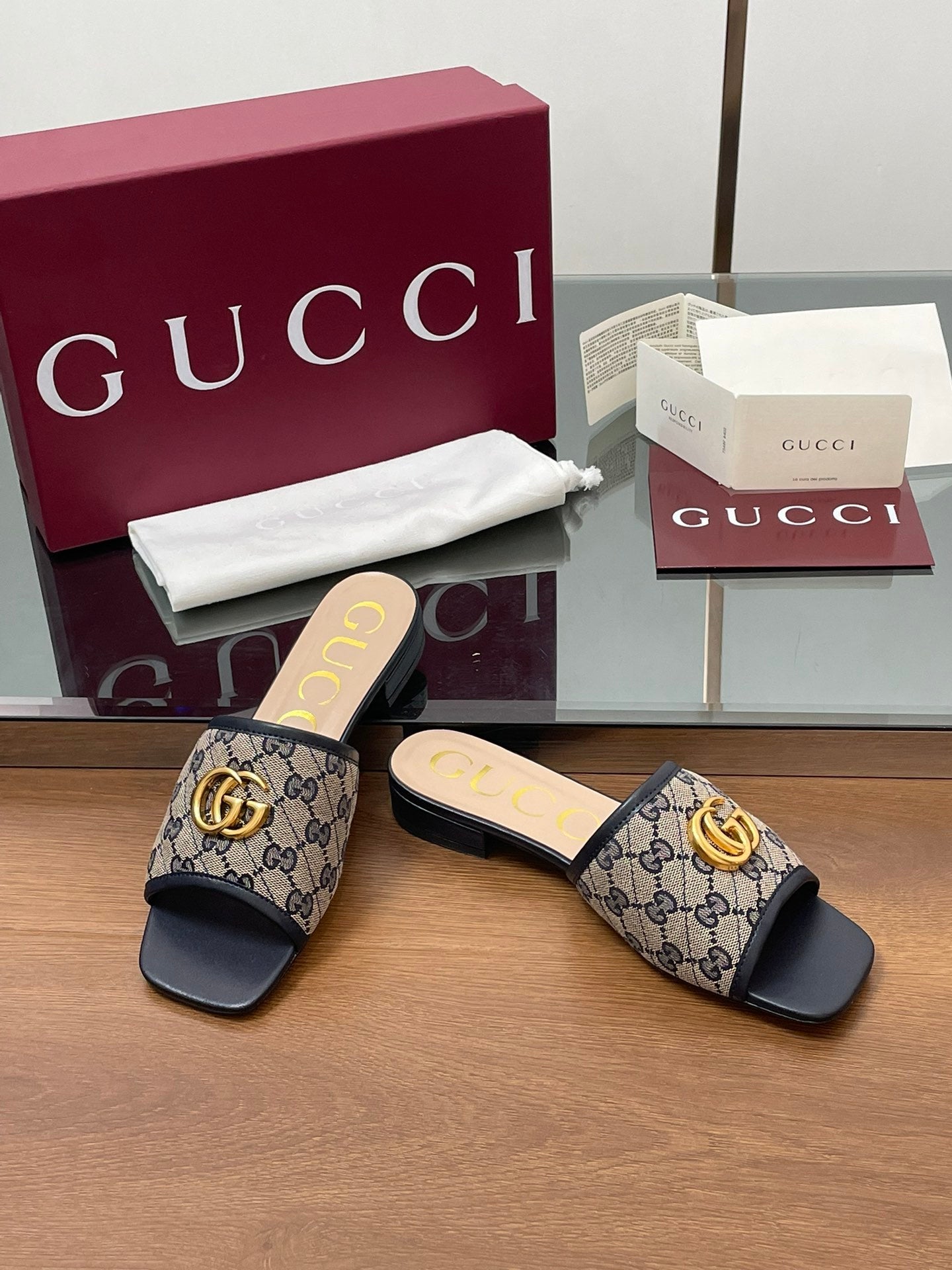 MONOGRAM FLAT LOGO SLIDES