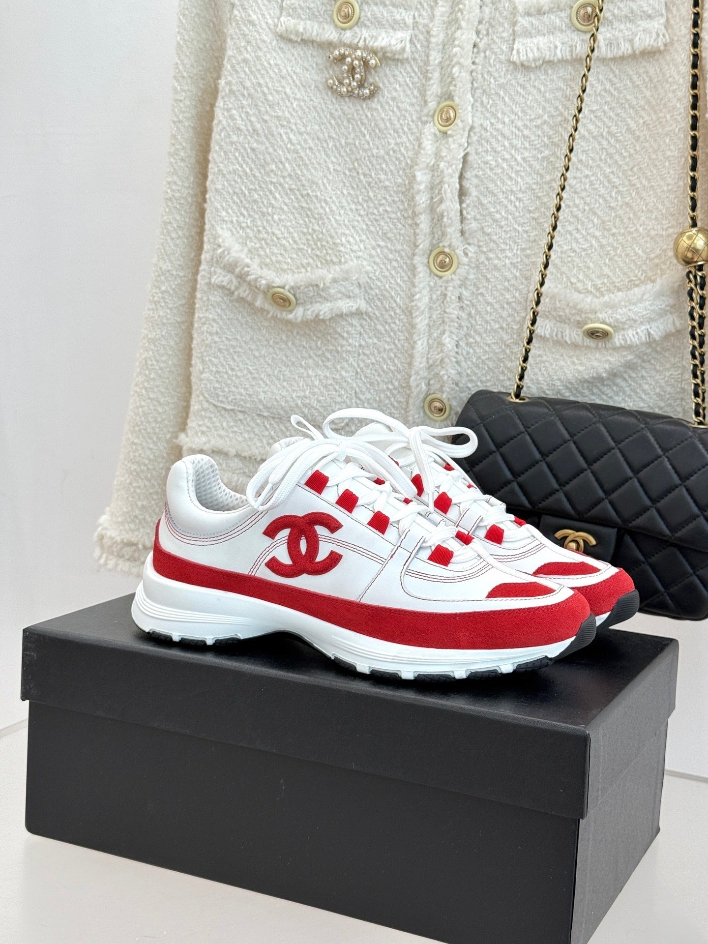 WHITE RED LOW-TOP SNEAKERS