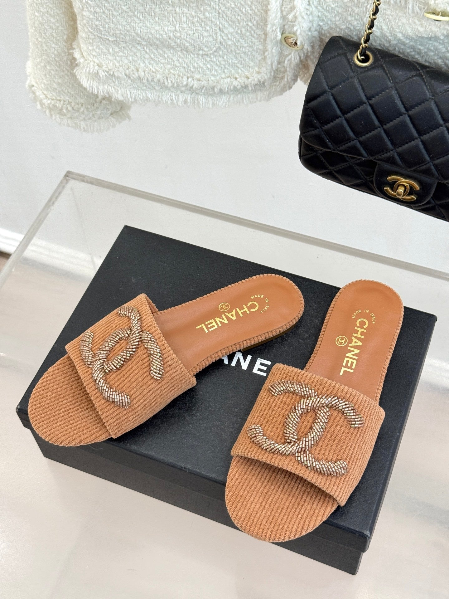 BEIGE TEXTURED SLIDE SANDALS
