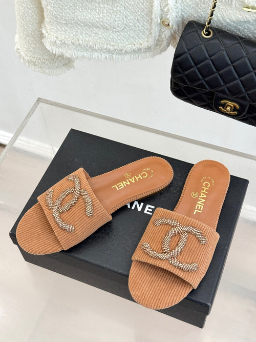 BEIGE TEXTURED SLIDE SANDALS