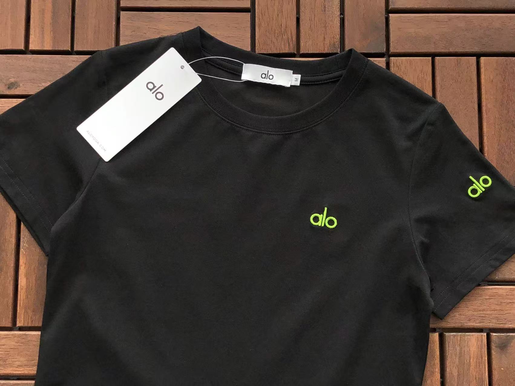 CLASSIC FIT T-SHIRT