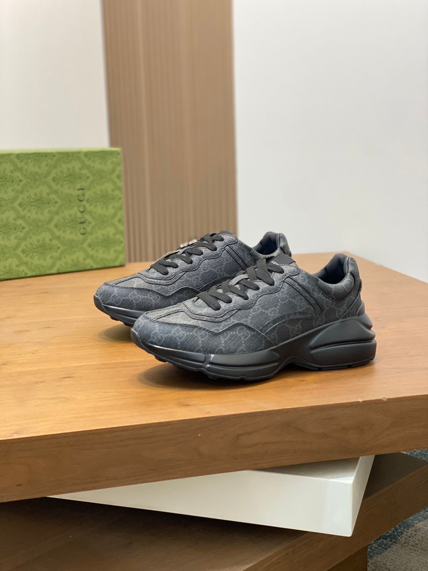 BLACK TEXTURED LOW-TOP SNEAKERS