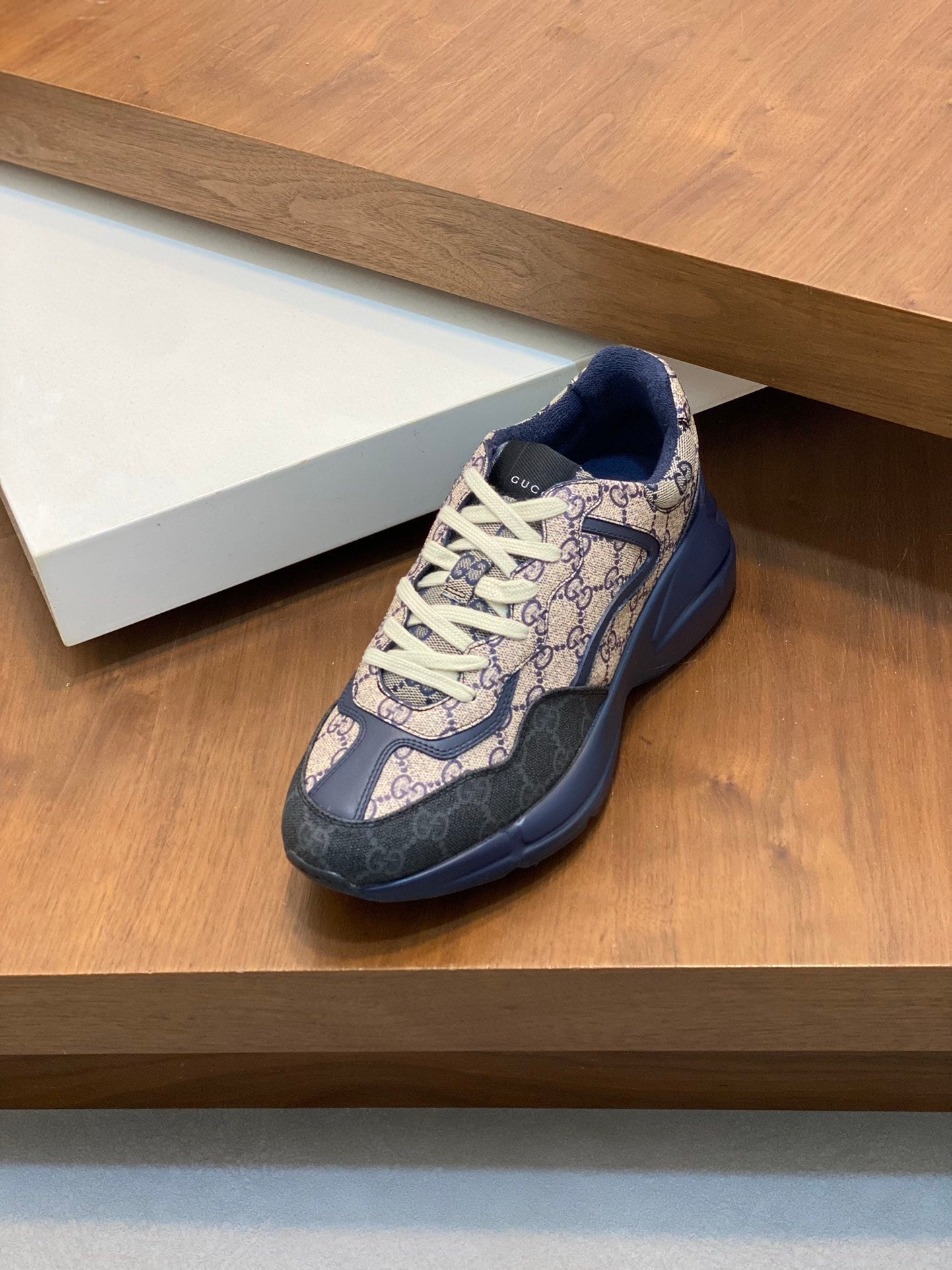 BEIGE PATTERNED LOW-TOP SNEAKERS