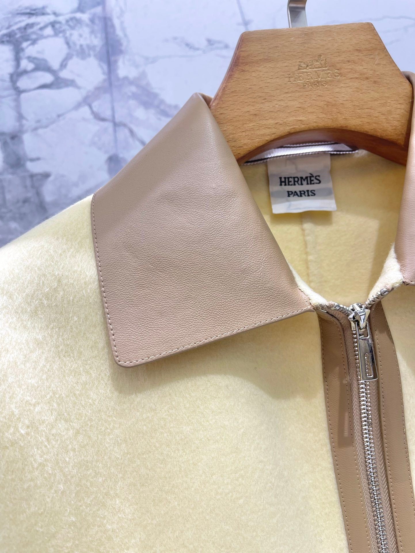 CROPPED ZIP-UP JACKETS WITH CONTRAST COLLAR DETAIL