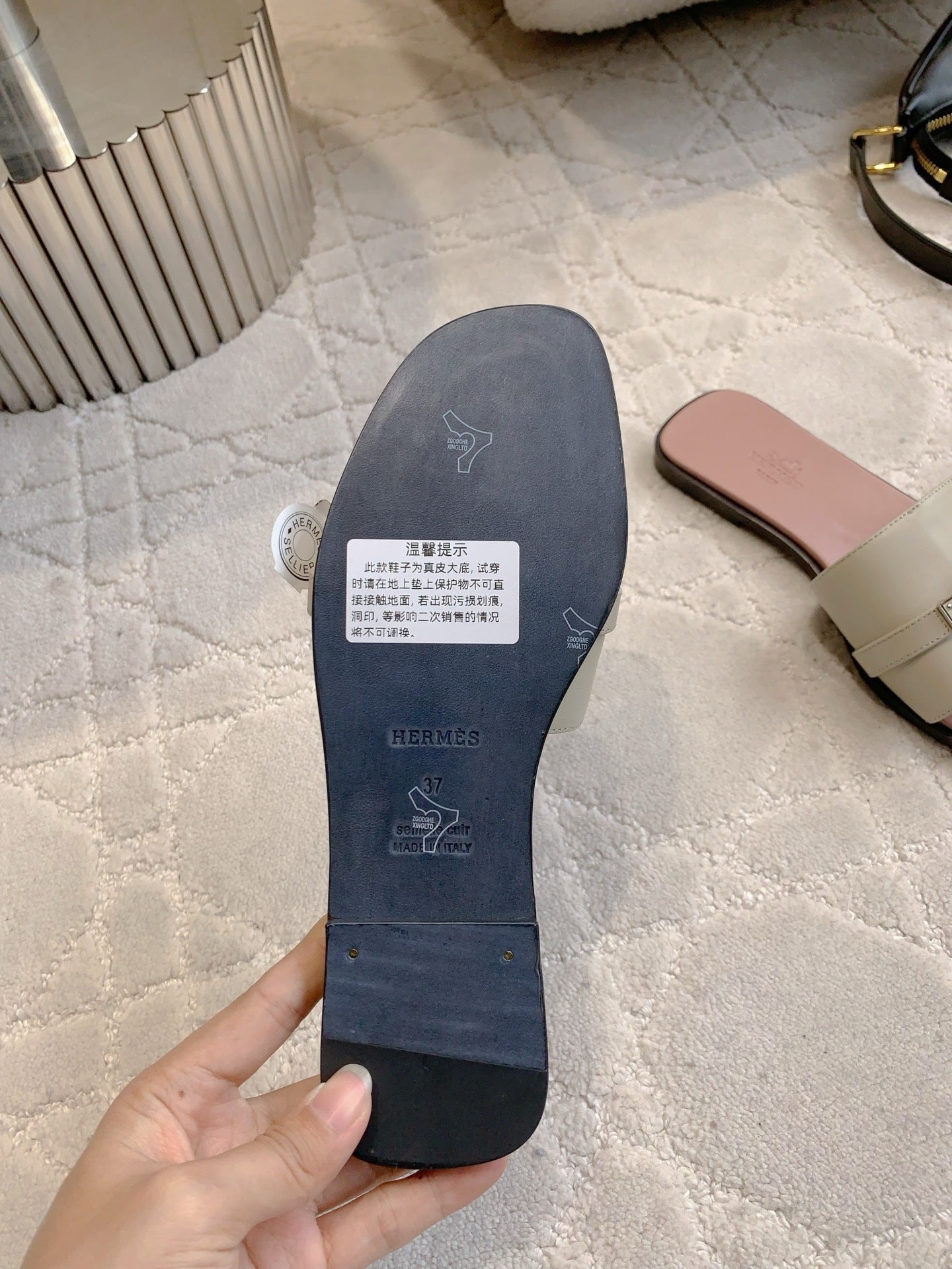 NEUTRAL TONE FLAT SANDALS WITH MODERN METAL HARDWARE