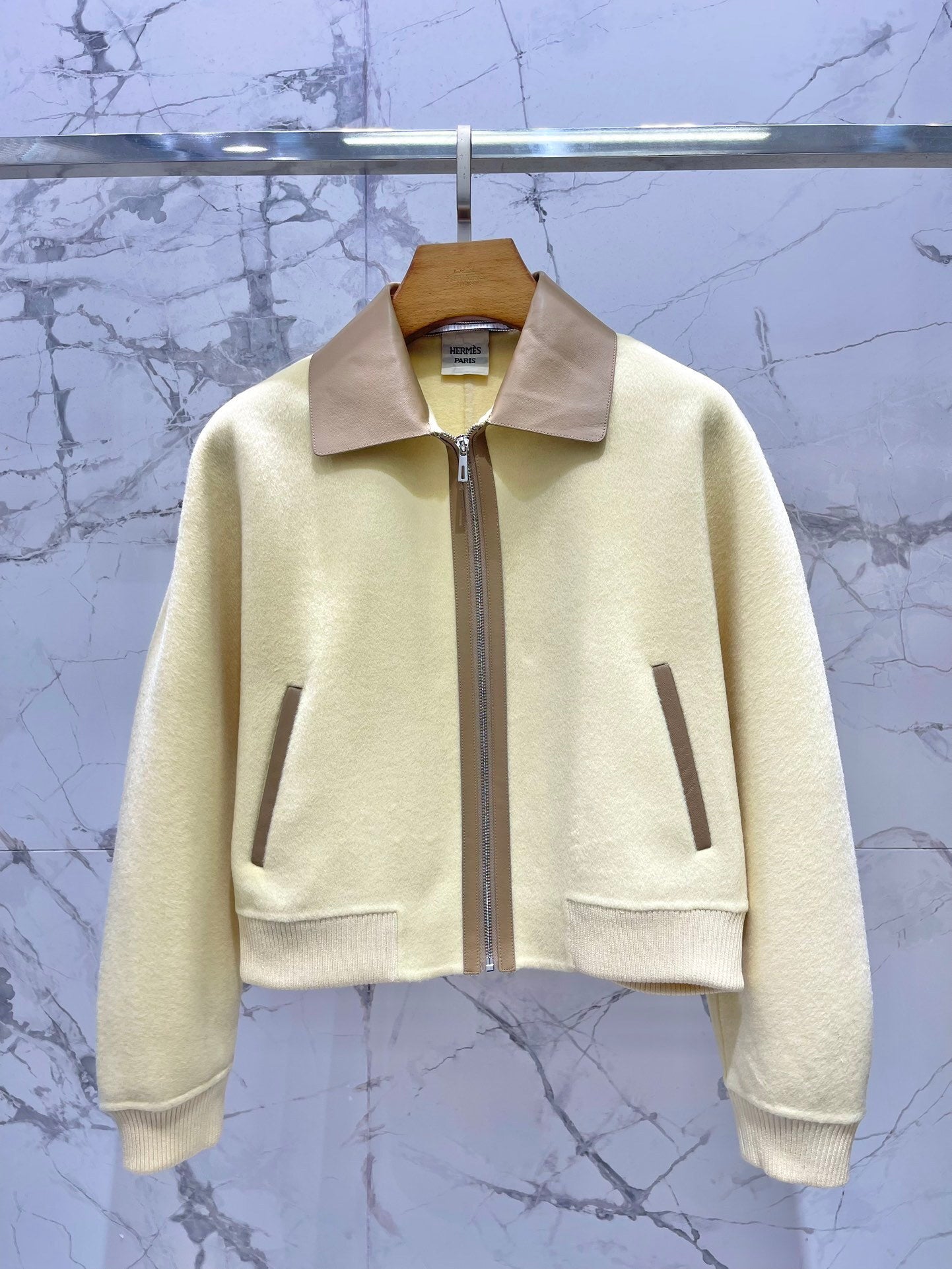 CROPPED ZIP-UP JACKETS WITH CONTRAST COLLAR DETAIL