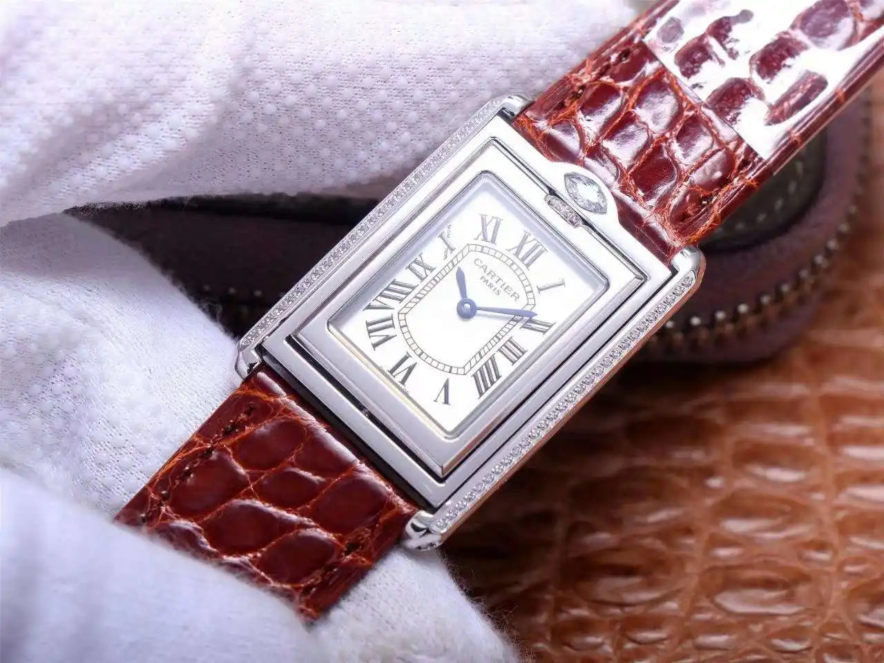 RECTANGULAR DIAL LEATHER STRAP WATCH