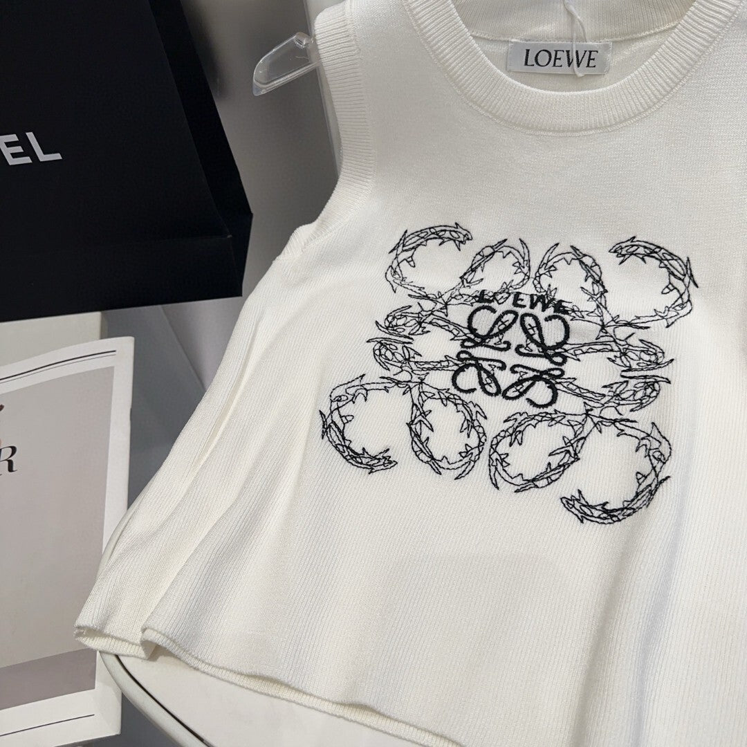 WHITE GRAPHIC PRINT SLEEVELESS TOP