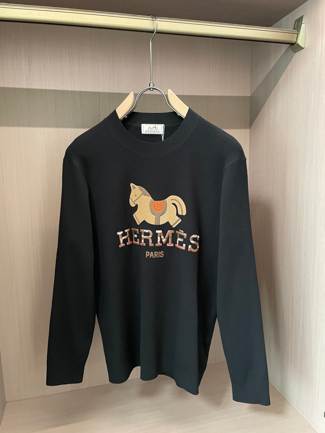 BLACK LOGO CREWNECK SWEATER