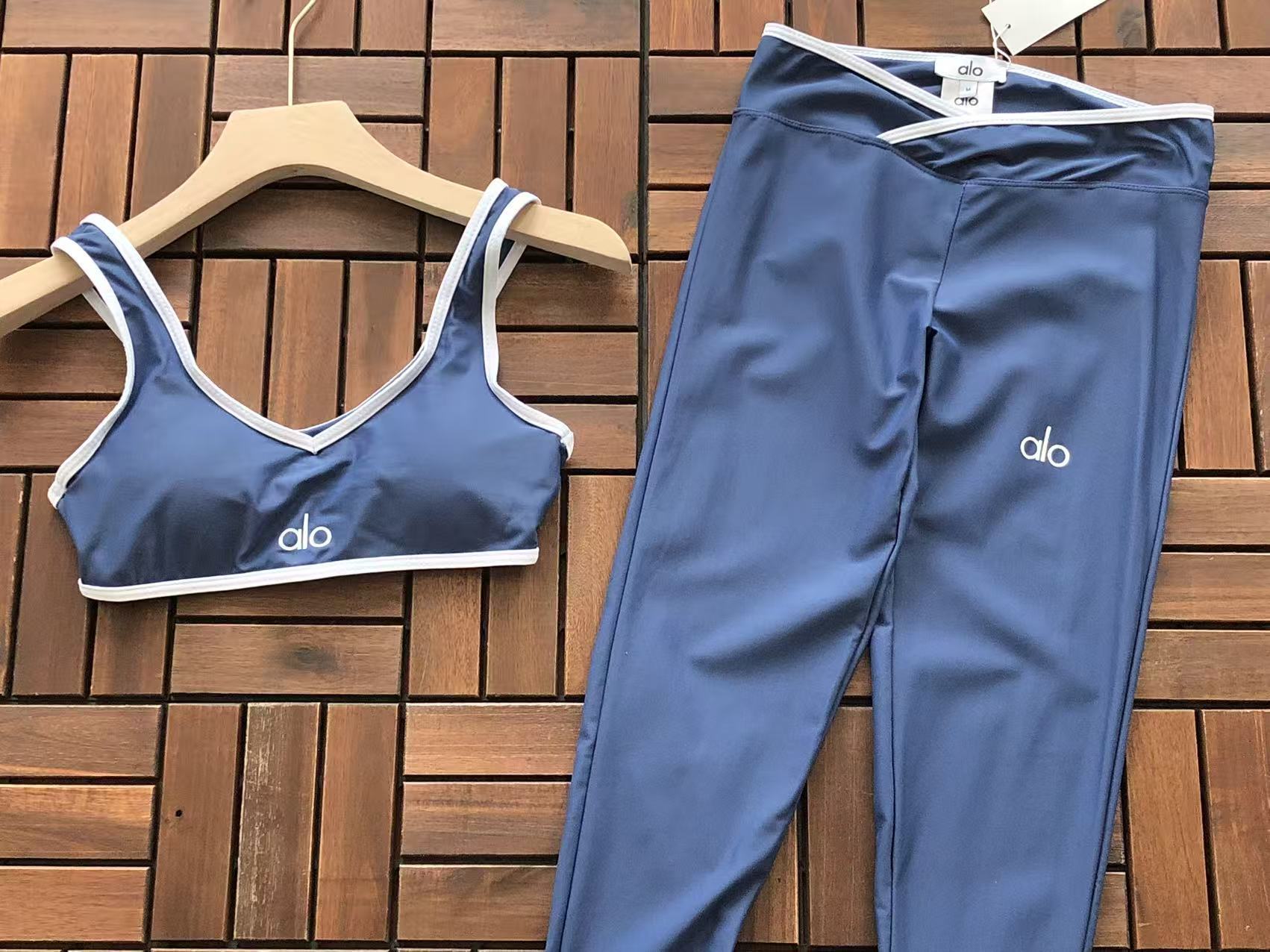 SPORT BRA & HIGH-WAIST LEGGINGS SET