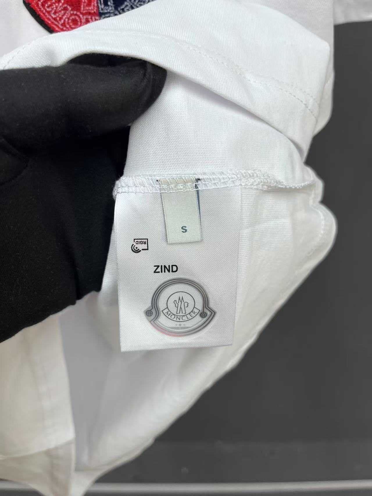 CLASSIC LOGO PATCH CREW NECK T-SHIRT