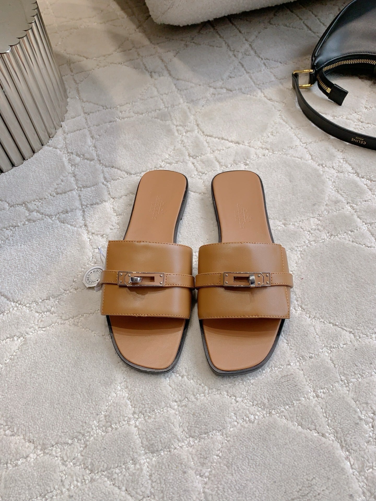 CLASSIC TAN FLAT SLIDES WITH POLISHED METAL BAR