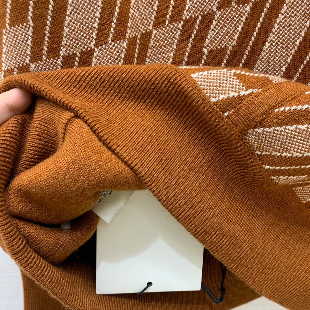 GEOMETRIC JACQUARD KNIT SWEATER IN WARM BROWN TONES