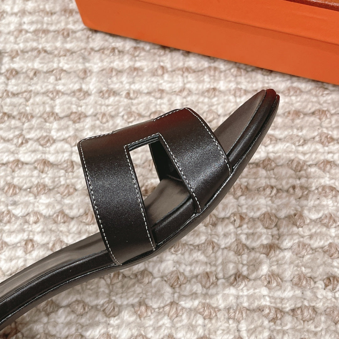 BLACK LEATHER BLOCK HEEL SLIDES
