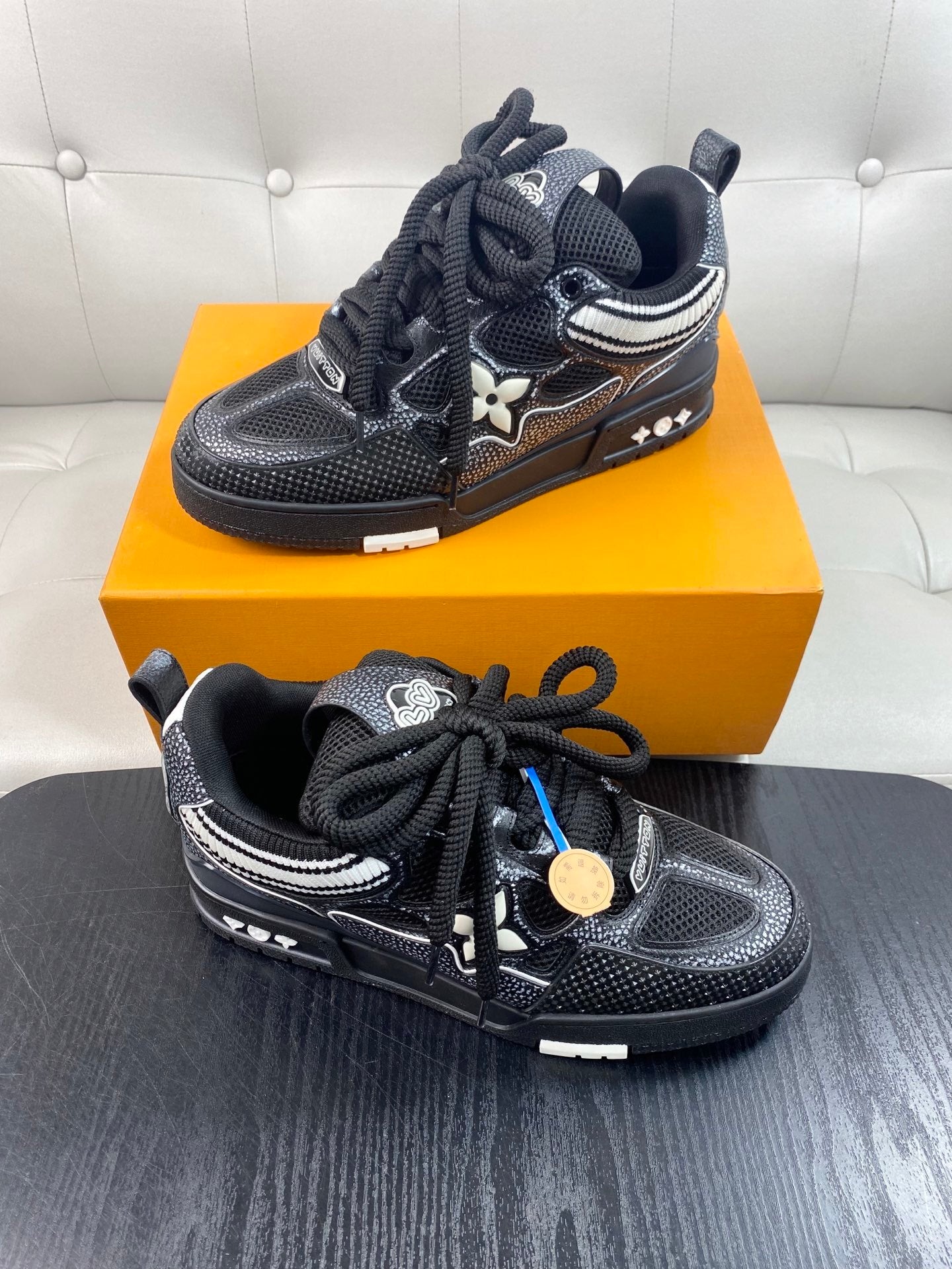 BLACK CHUNKY SNEAKERS