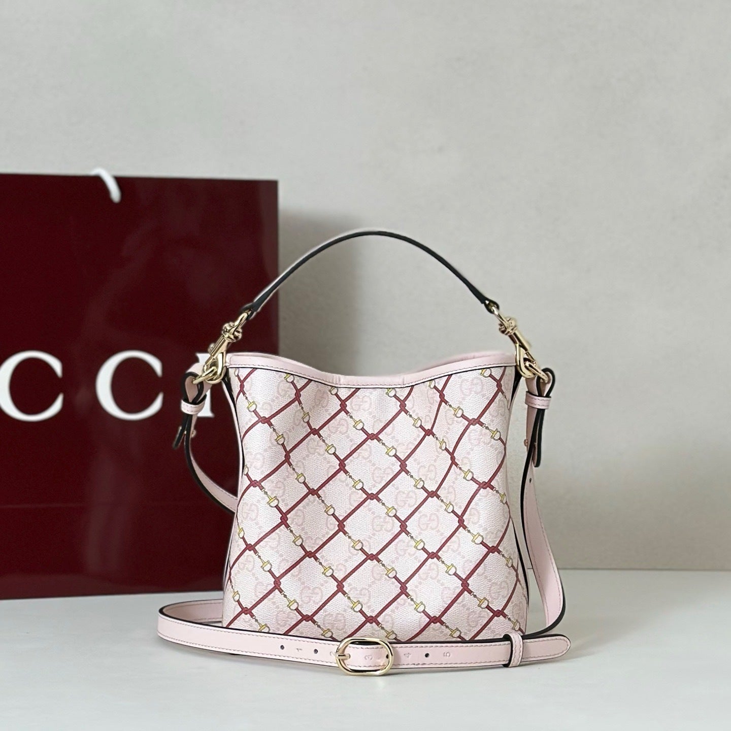 DIAMOND PRINT BUCKET SHOULDER BAG – LIGHT PINK