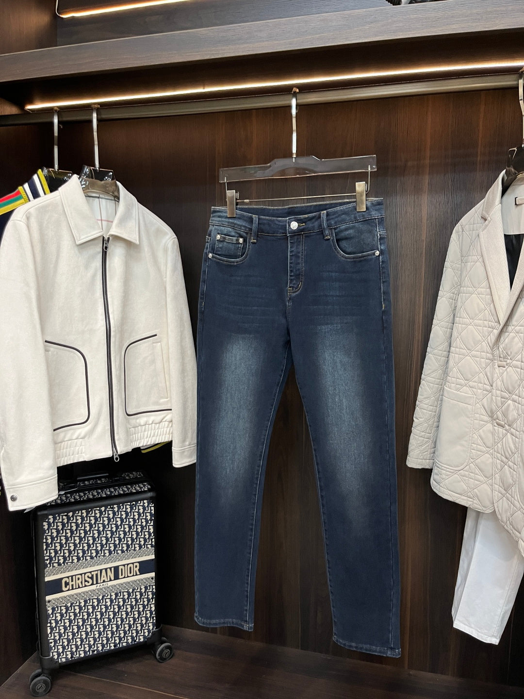 DARK DENIM JEANS WITH SIGNATURE RED ACCENT PATCH