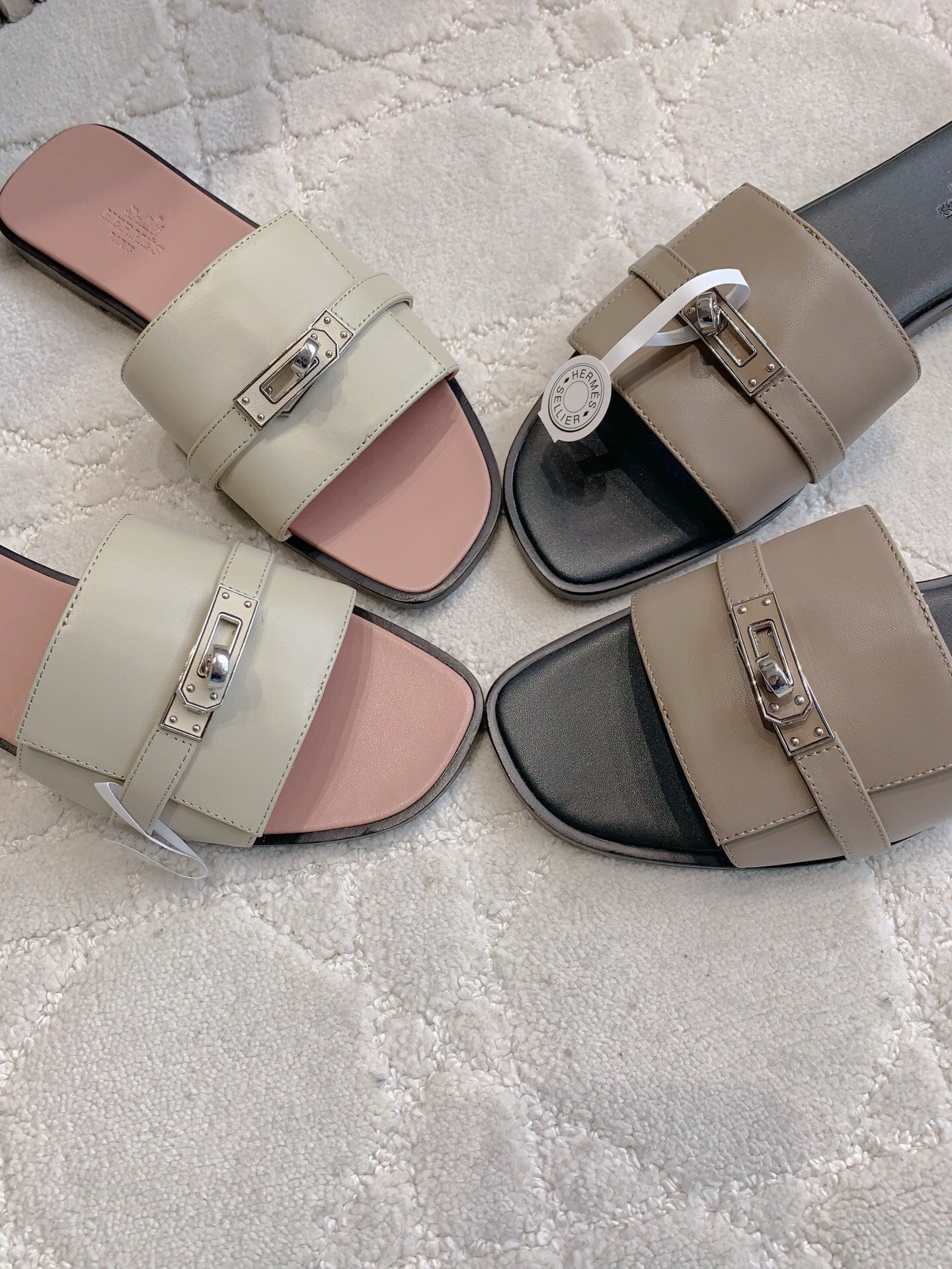 NEUTRAL TONE FLAT SANDALS WITH MODERN METAL HARDWARE