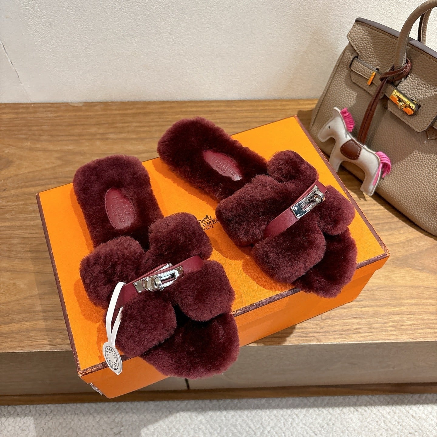 BURGUNDY FAUX FUR MULE SLIPPERS WITH METALLIC ACCENT