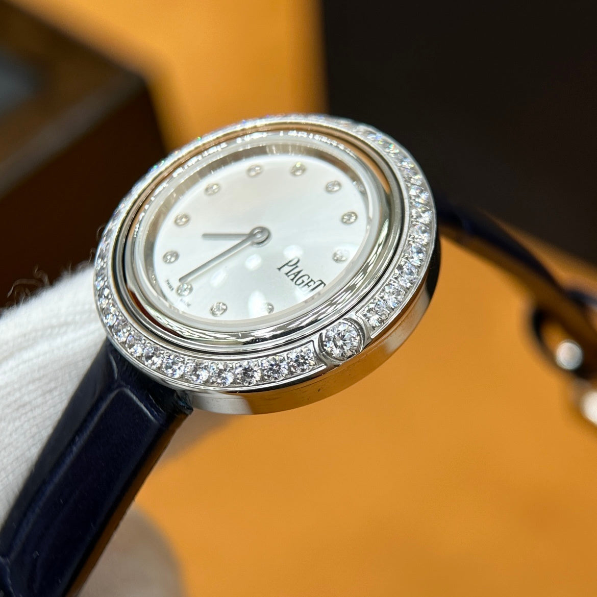ELEGANT DIAMOND DIAL LEATHER WATCH