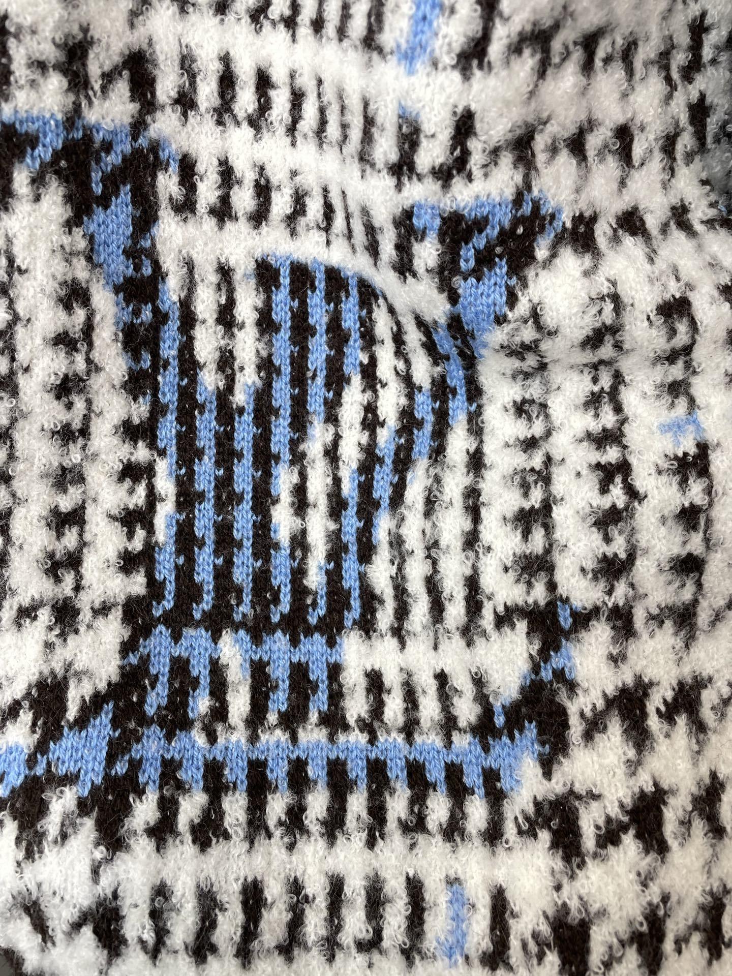 TEXTURED CHECK KNIT BUTTON CARDIGAN