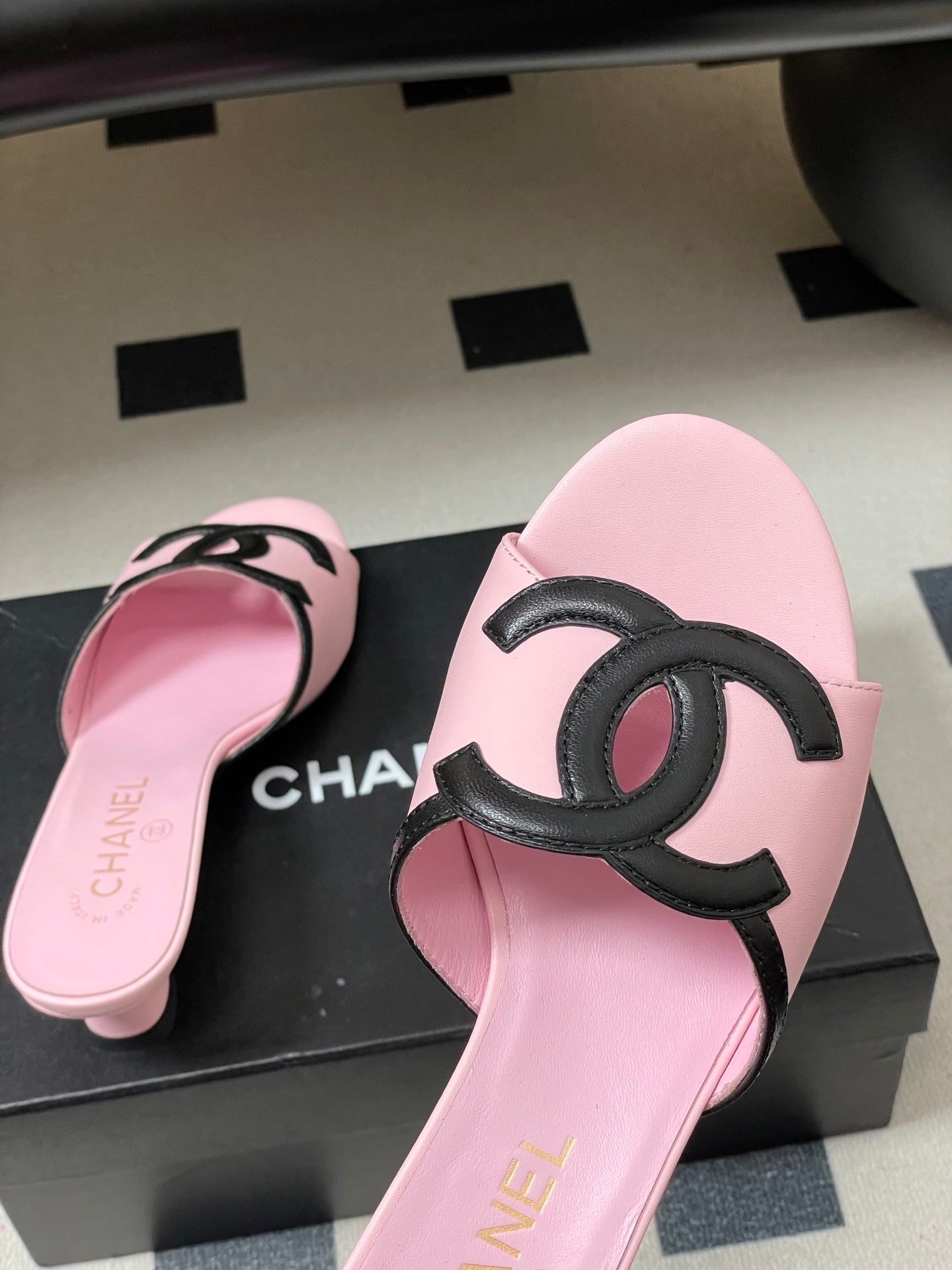 PINK LOW HEEL MULE SANDALS