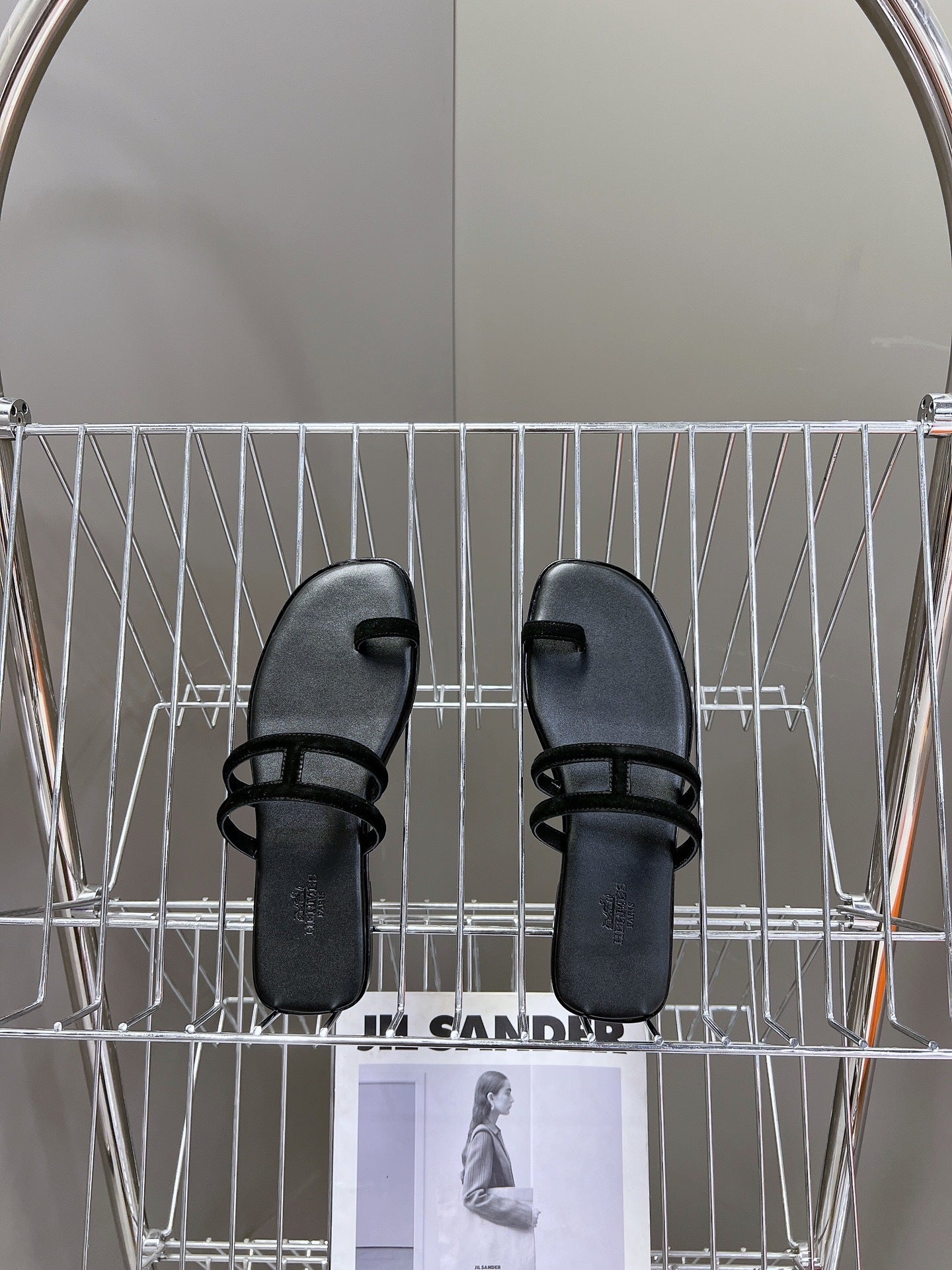 BLACK MINIMAL STRAP SANDALS