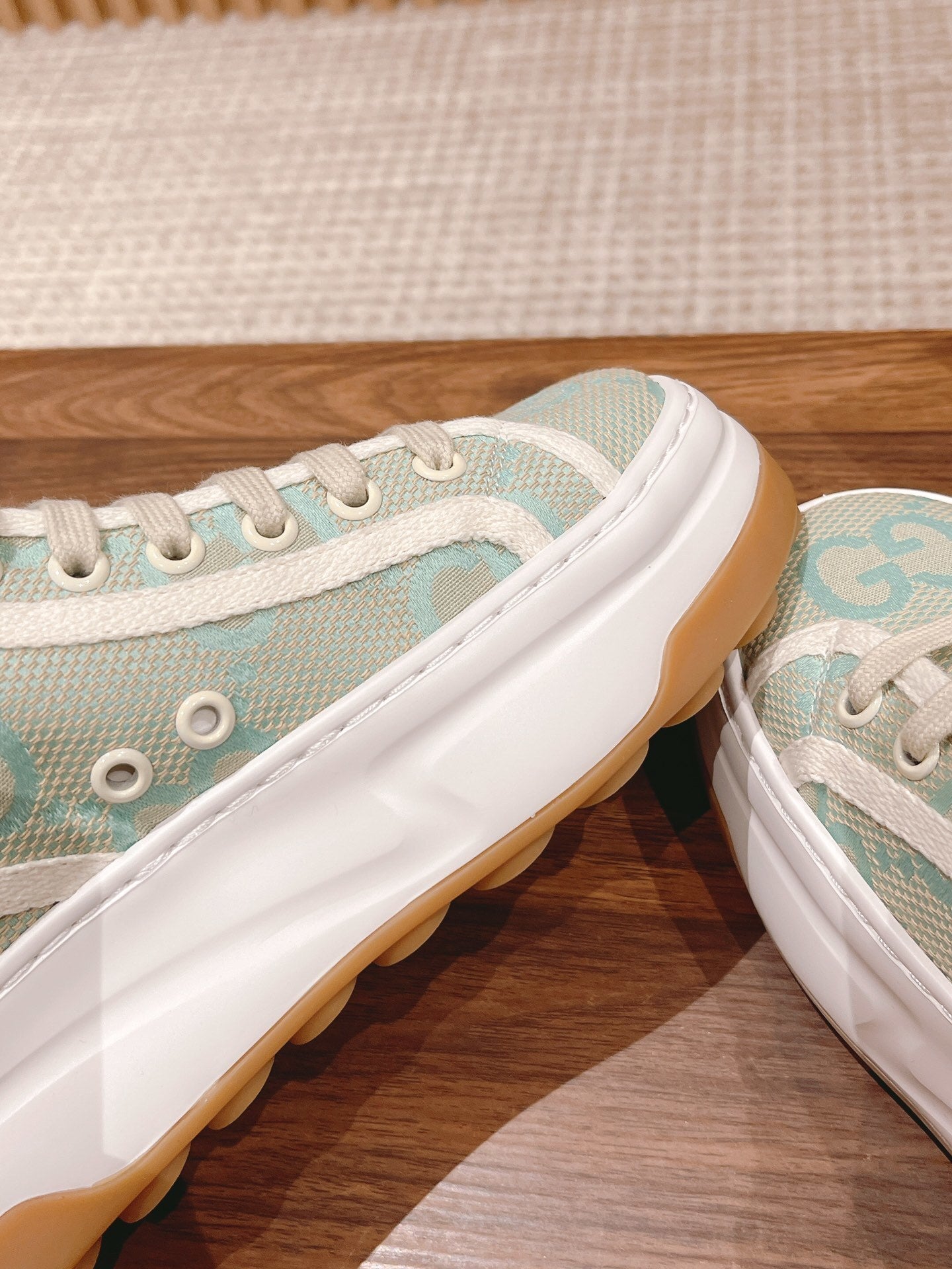 MINT HIGH-TOP CASUAL SNEAKERS