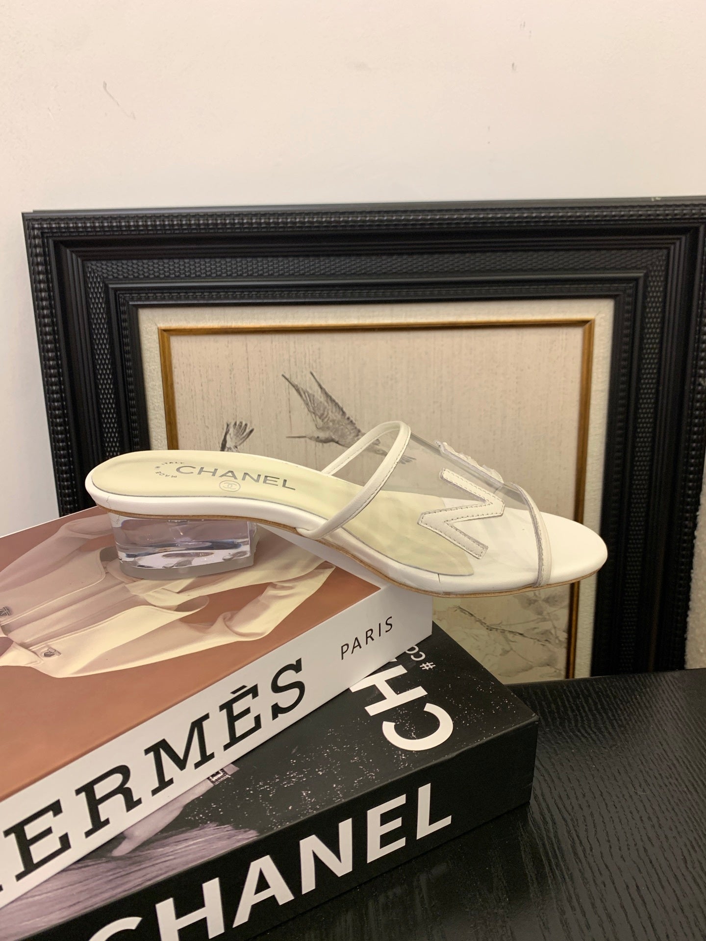 CLEAR LOGO STRAP FLAT SLIDES – WHITE