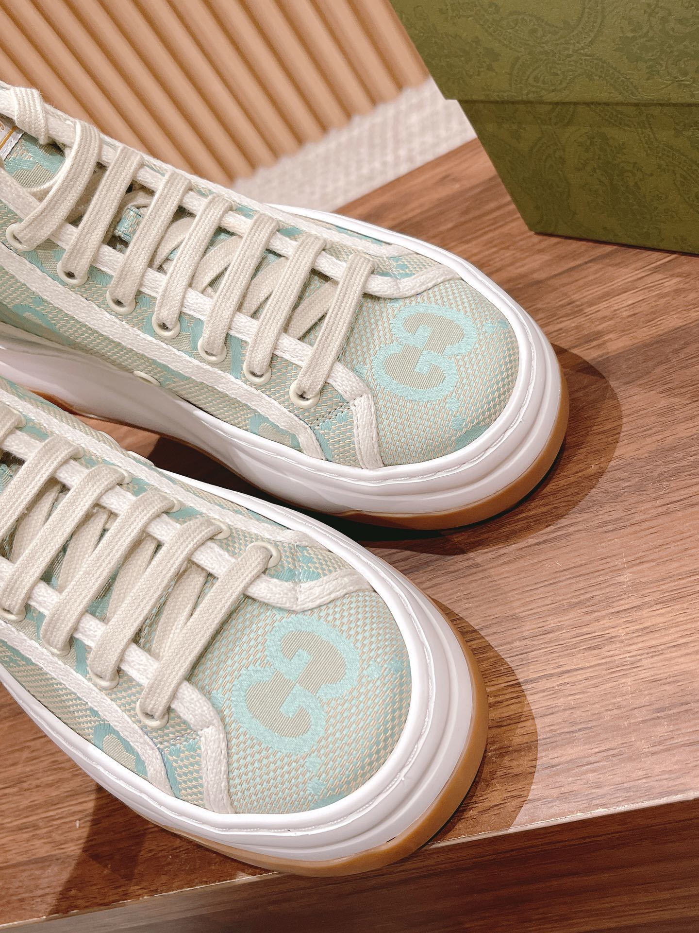 MINT HIGH-TOP CASUAL SNEAKERS