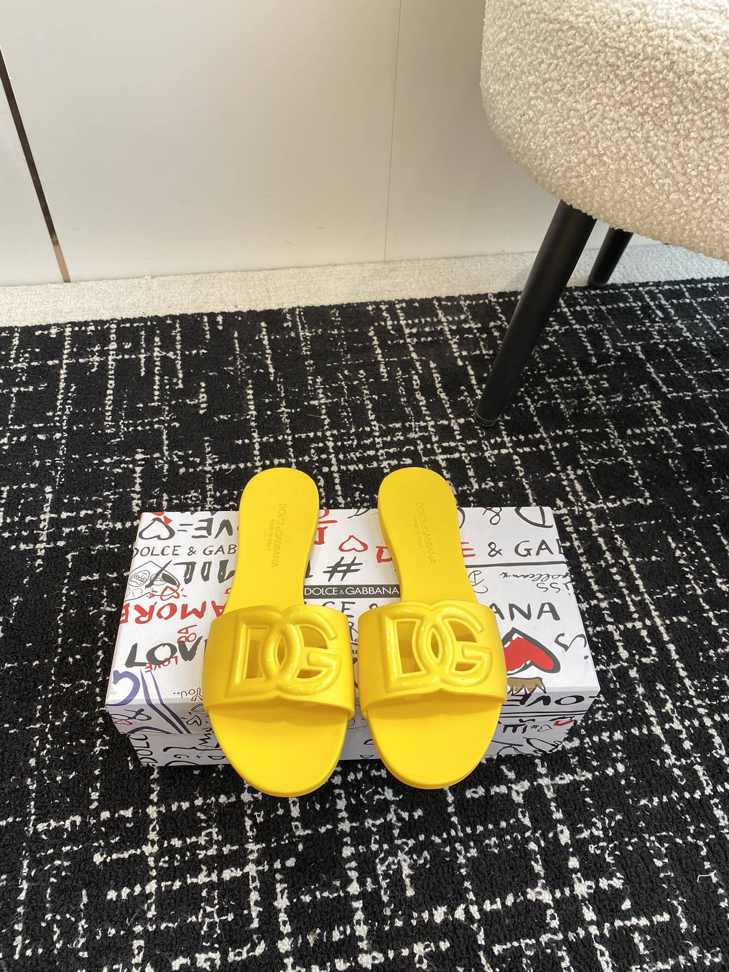 YELLOW LOGO RUBBER SLIDES